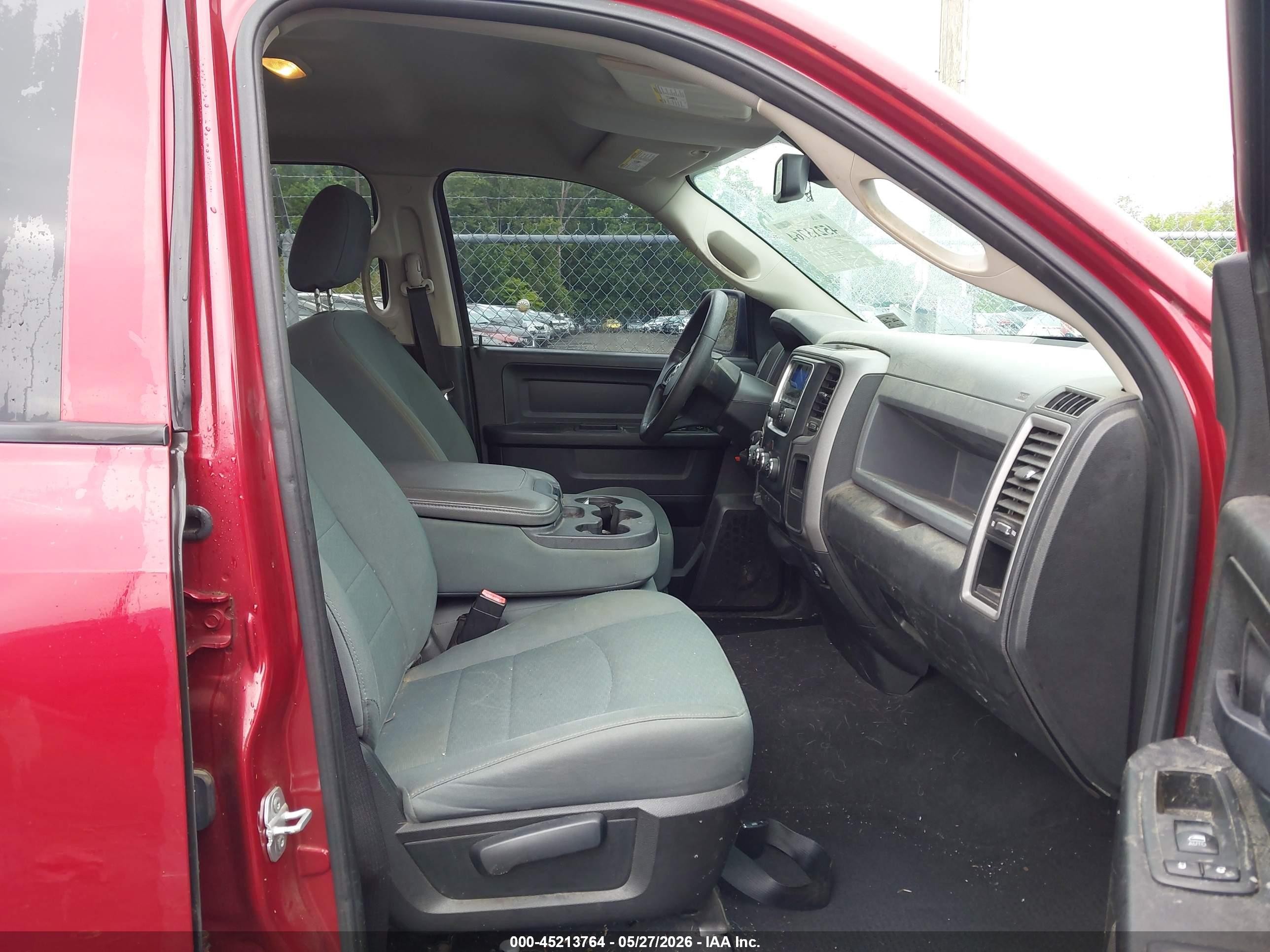 2015 Ram 1500 Express Burgundy vin: 1C6RR7FT1FS647664