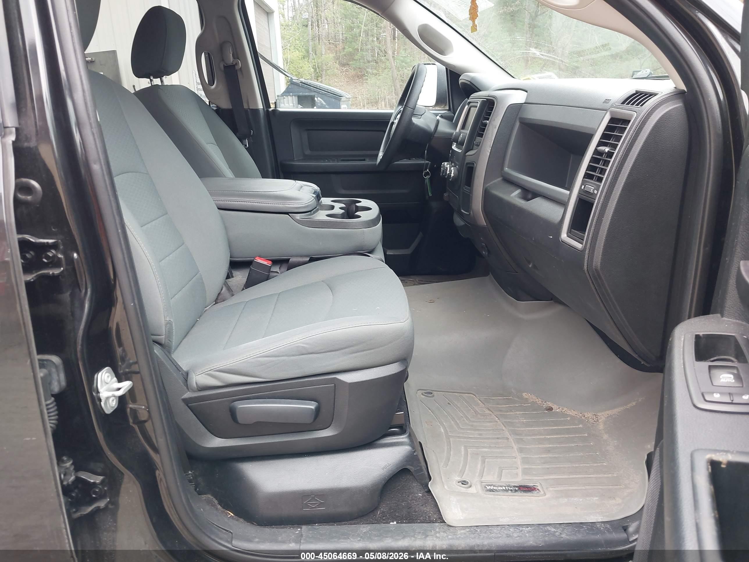 2016 Ram 1500 Express Черный vin: 1C6RR7FT1GS311532