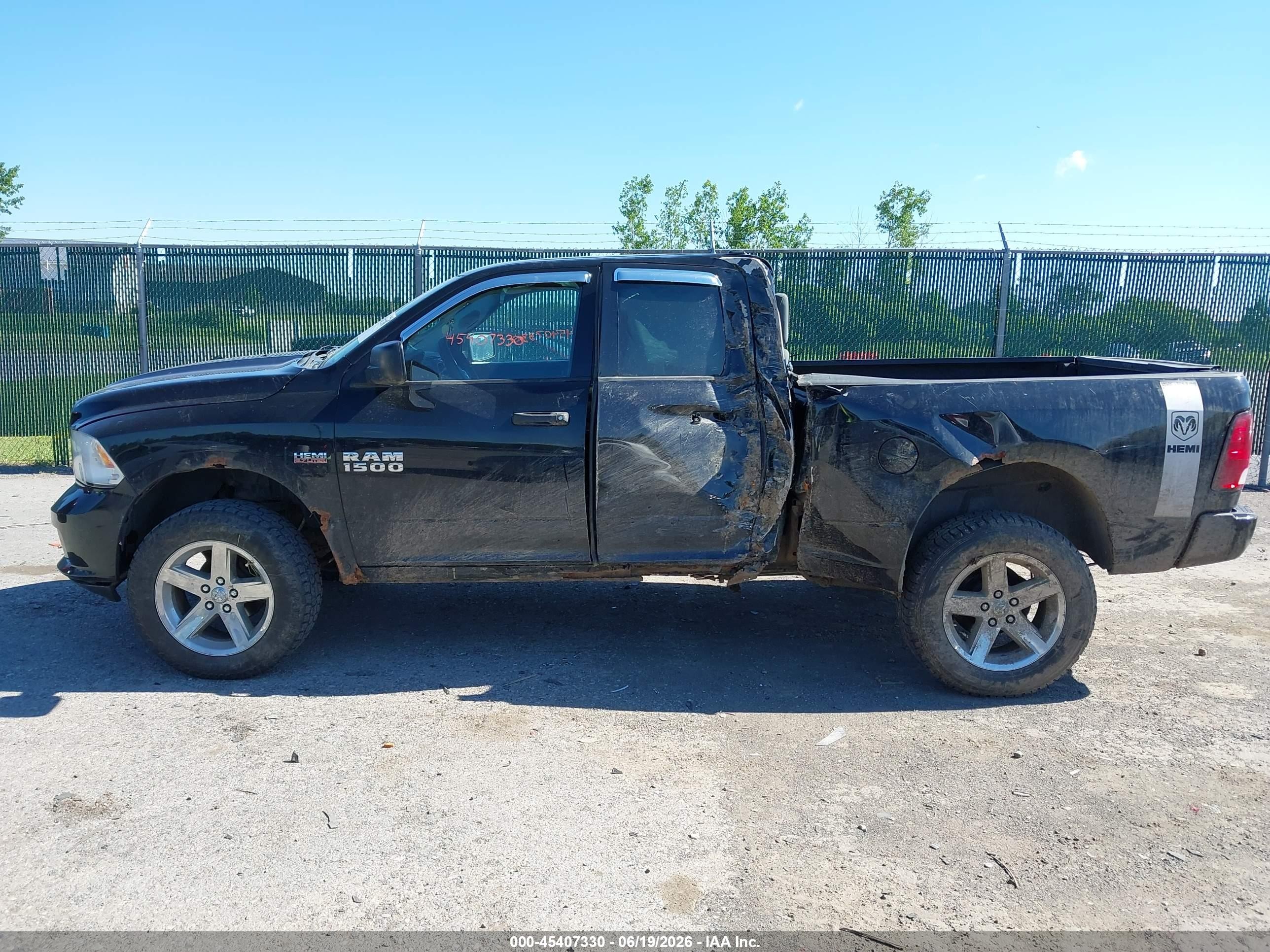 2013 Ram 1500 Express Black vin: 1C6RR7FT2DS677043