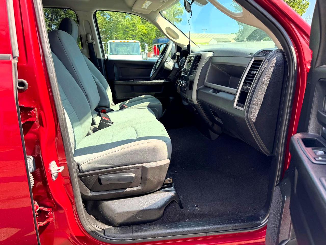 2013 Ram 1500 St Red vin: 1C6RR7FT3DS725536
