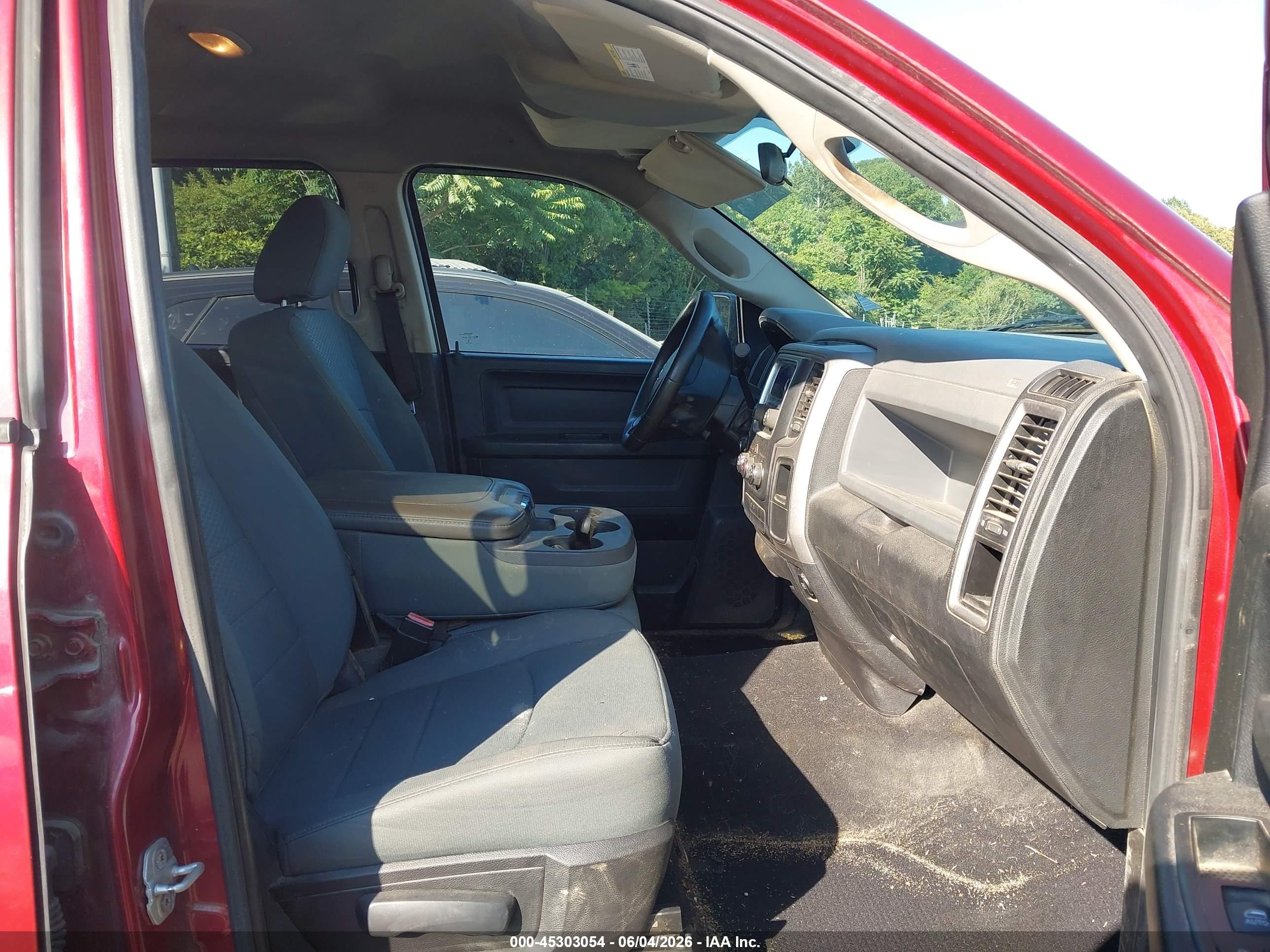 2015 Ram 1500 Tradesman Red vin: 1C6RR7FT3FS597270