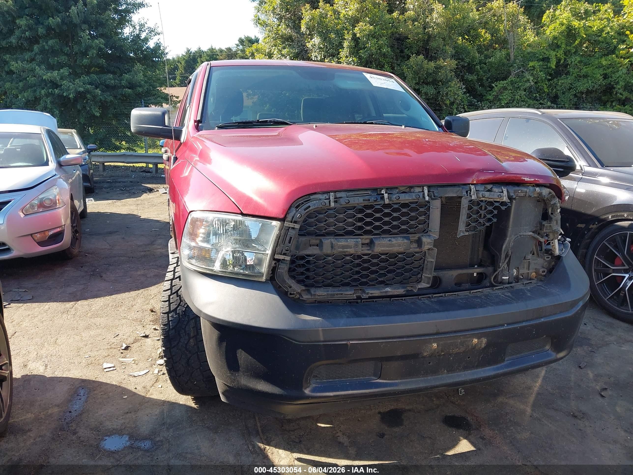 2015 Ram 1500 Tradesman Red vin: 1C6RR7FT3FS597270