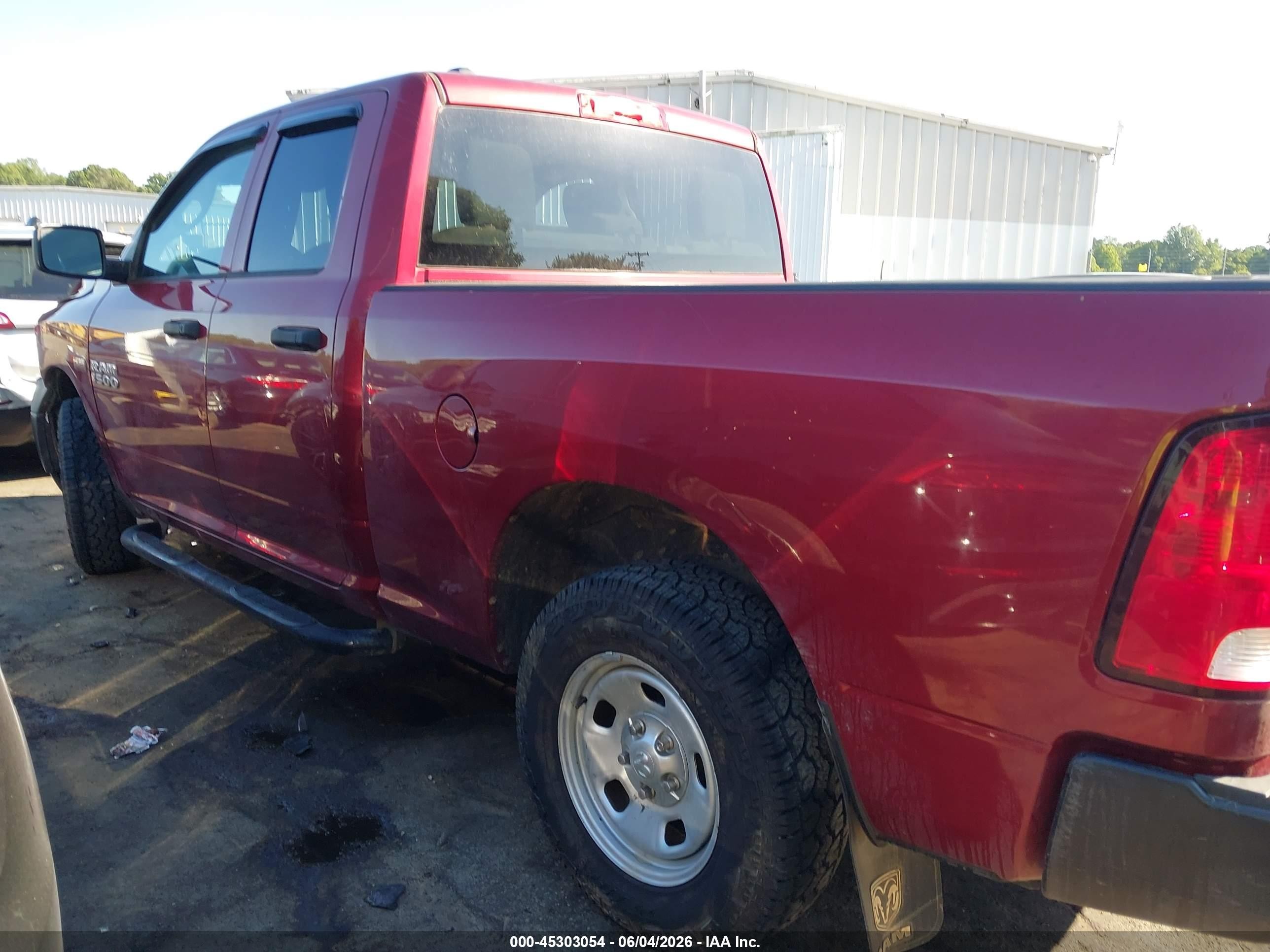 2015 Ram 1500 Tradesman Red vin: 1C6RR7FT3FS597270