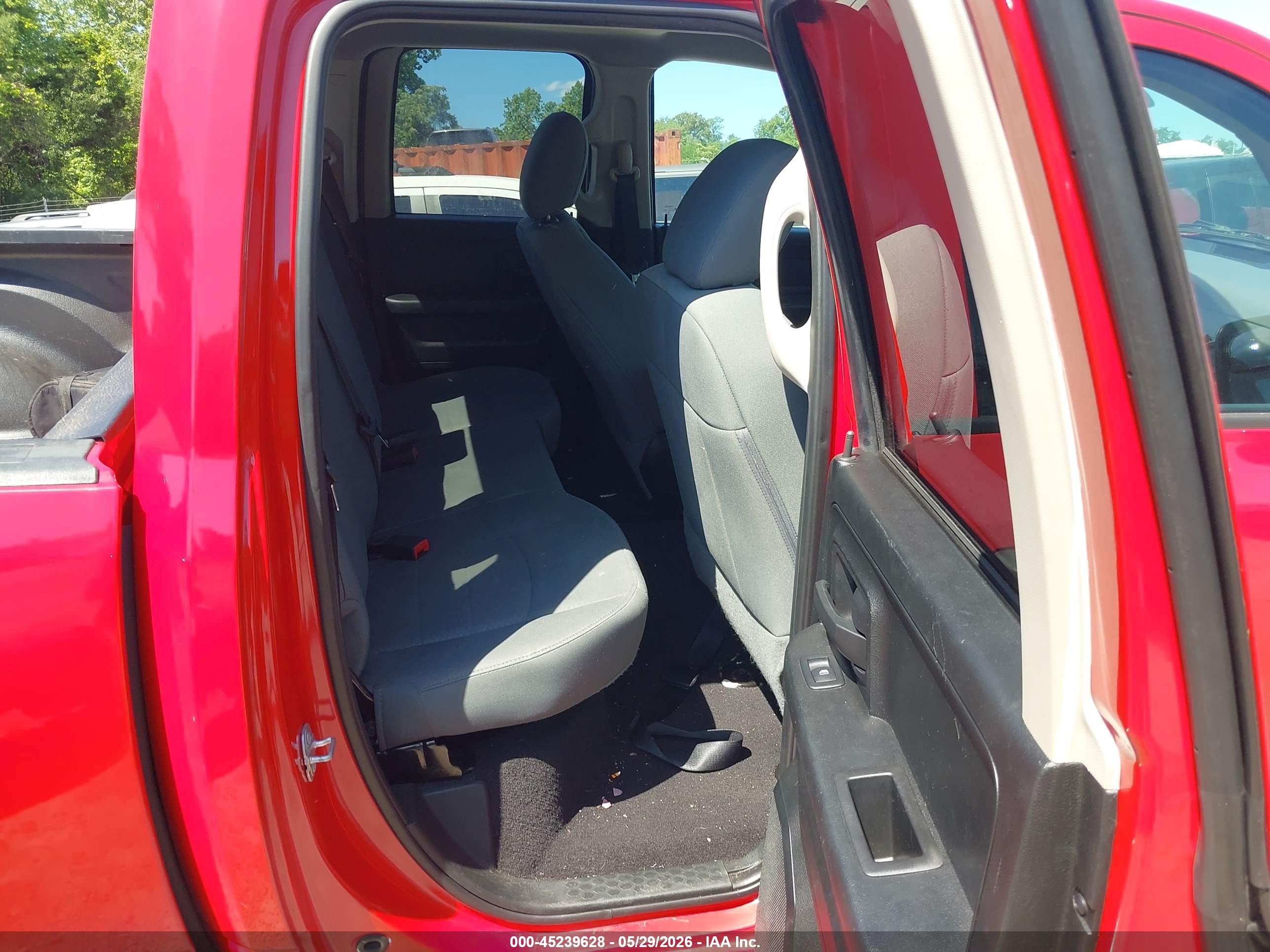 2017 Ram 1500 Express  4x4 6'4 Box Red vin: 1C6RR7FT3HS813914