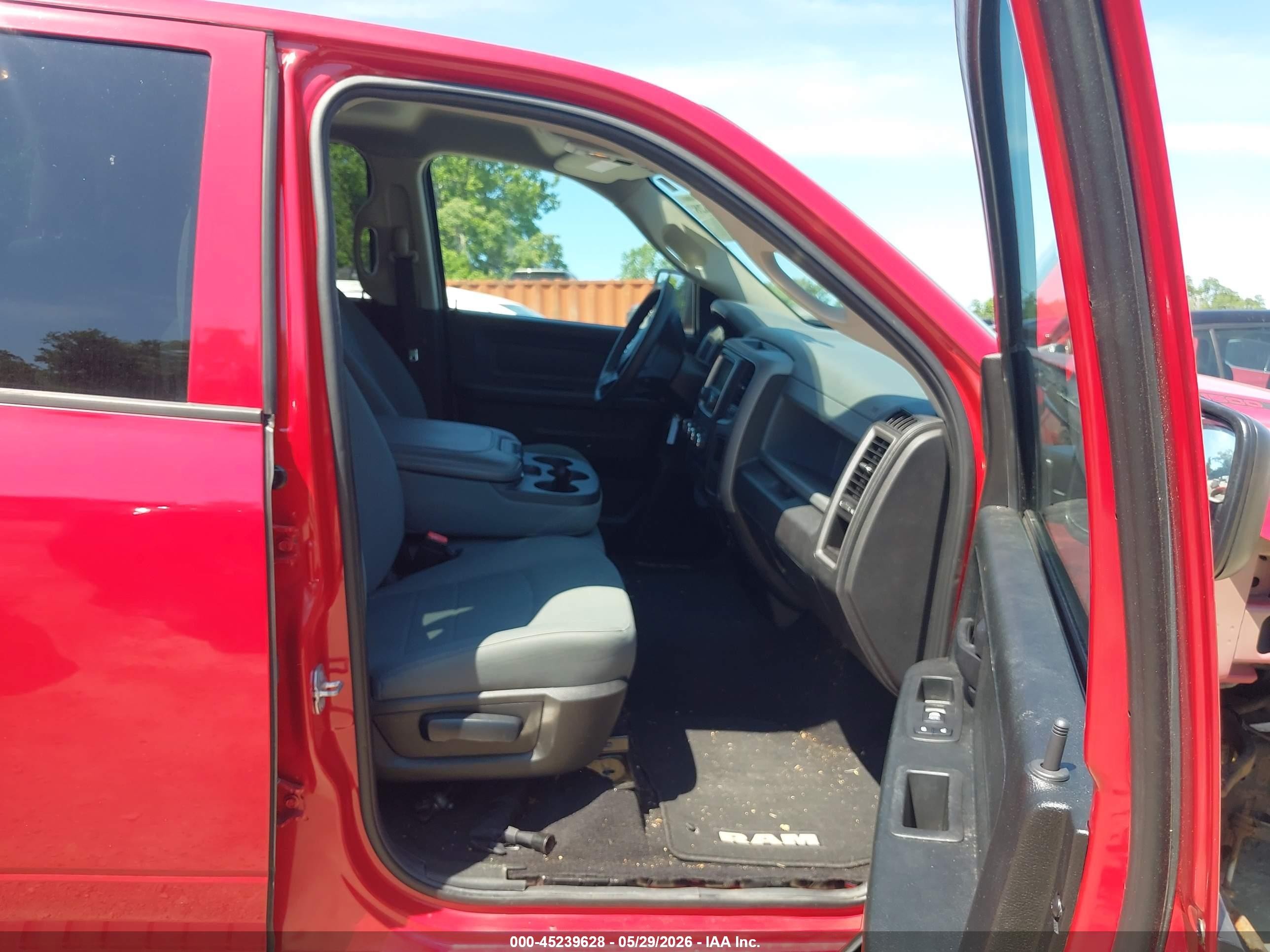 2017 Ram 1500 Express  4x4 6'4 Box Red vin: 1C6RR7FT3HS813914