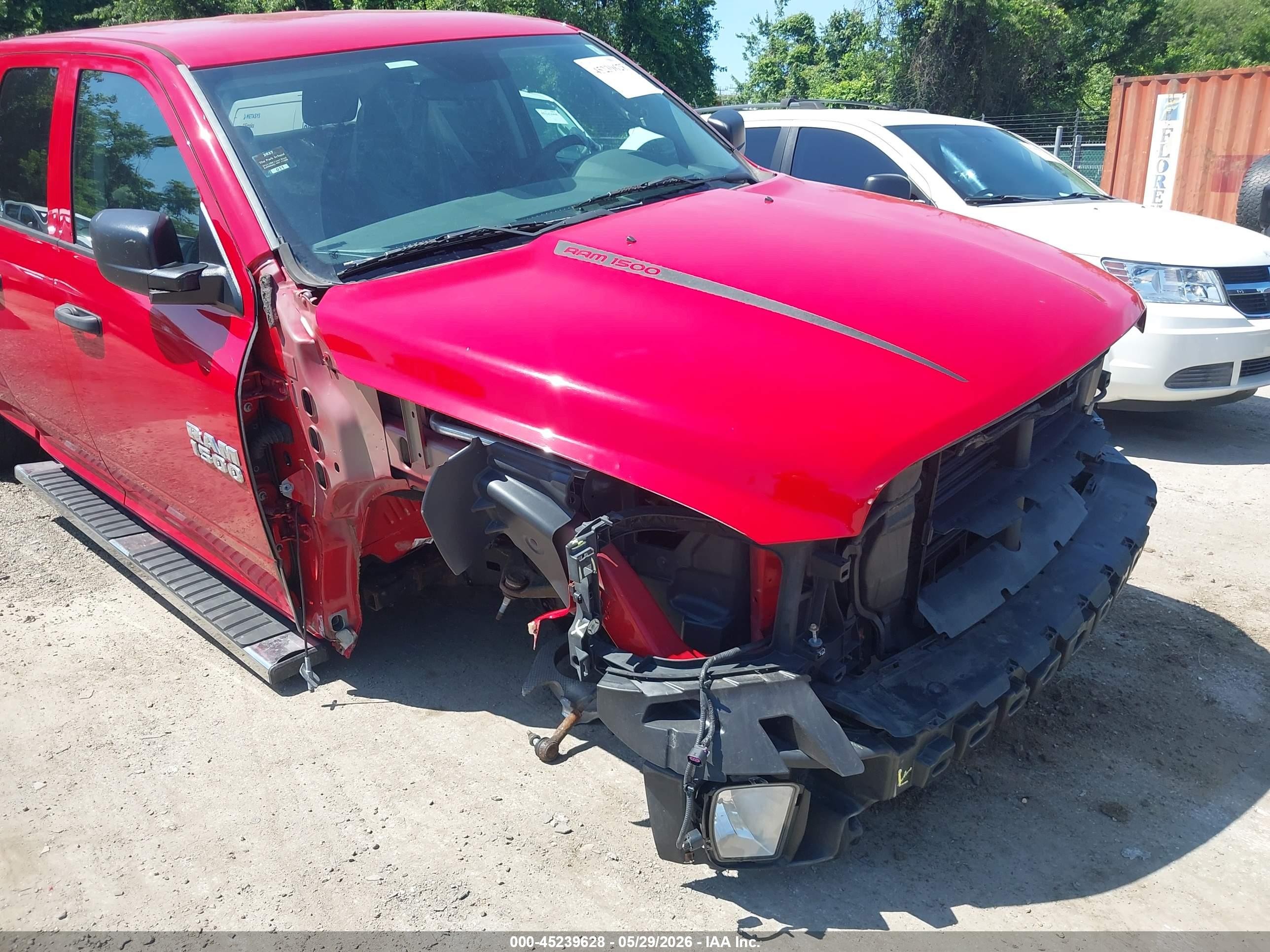 2017 Ram 1500 Express  4x4 6'4 Box Red vin: 1C6RR7FT3HS813914