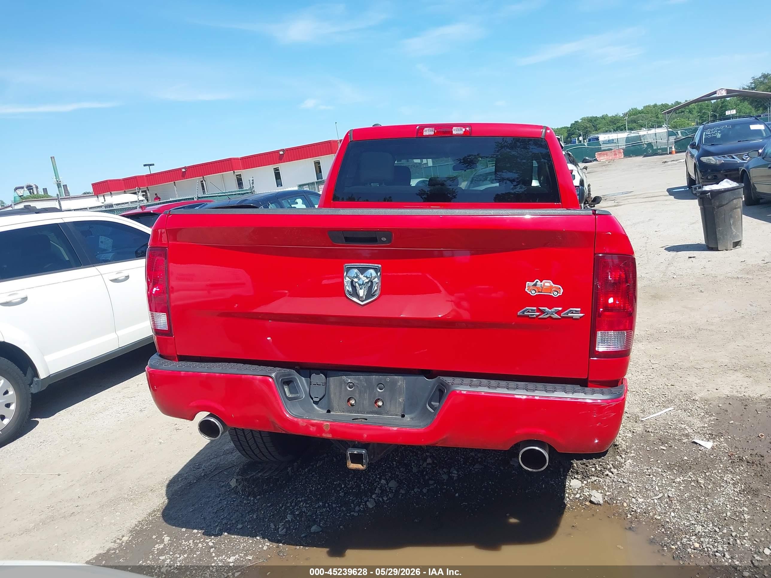 2017 Ram 1500 Express  4x4 6'4 Box Red vin: 1C6RR7FT3HS813914