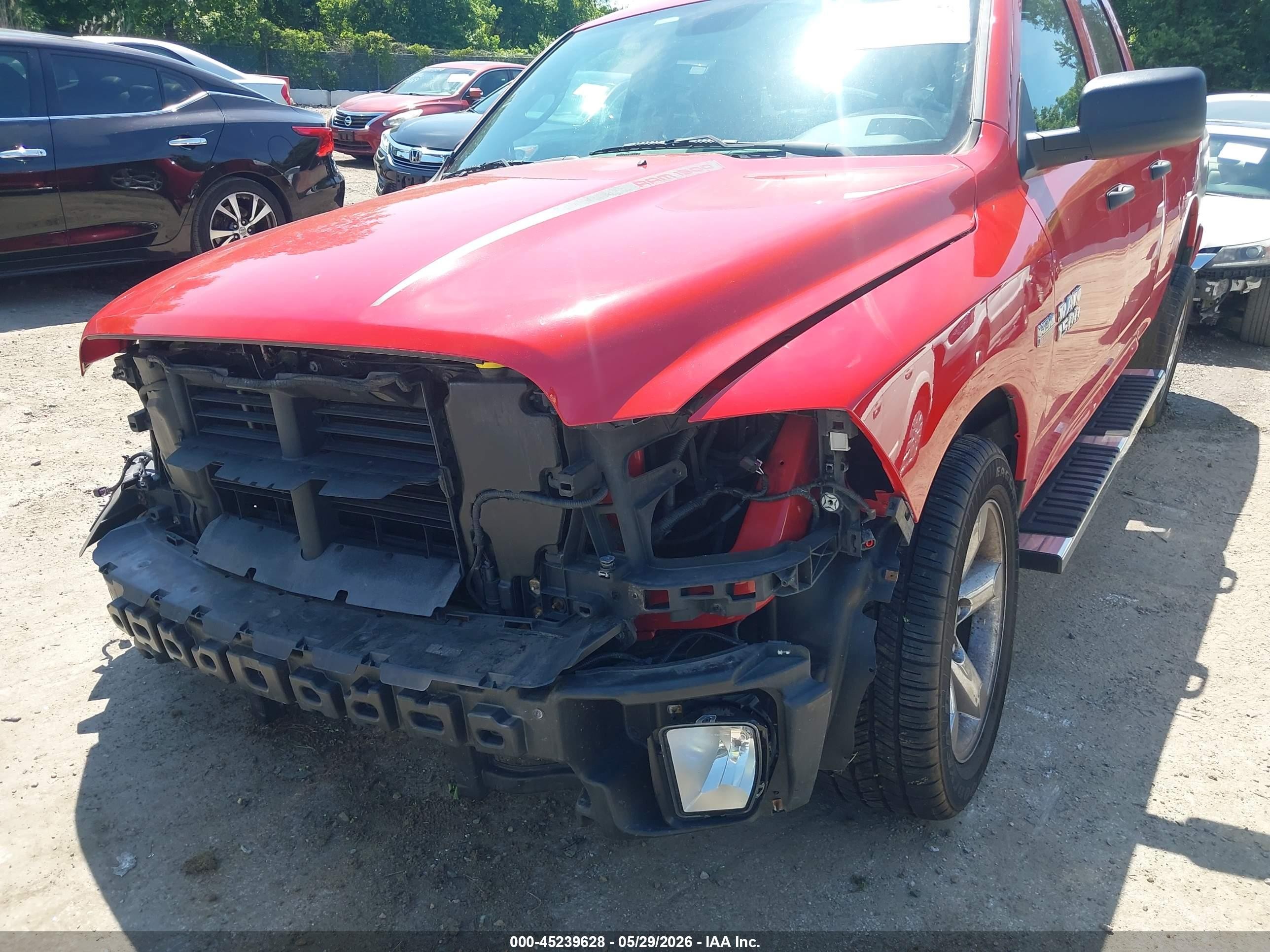 2017 Ram 1500 Express  4x4 6'4 Box Red vin: 1C6RR7FT3HS813914