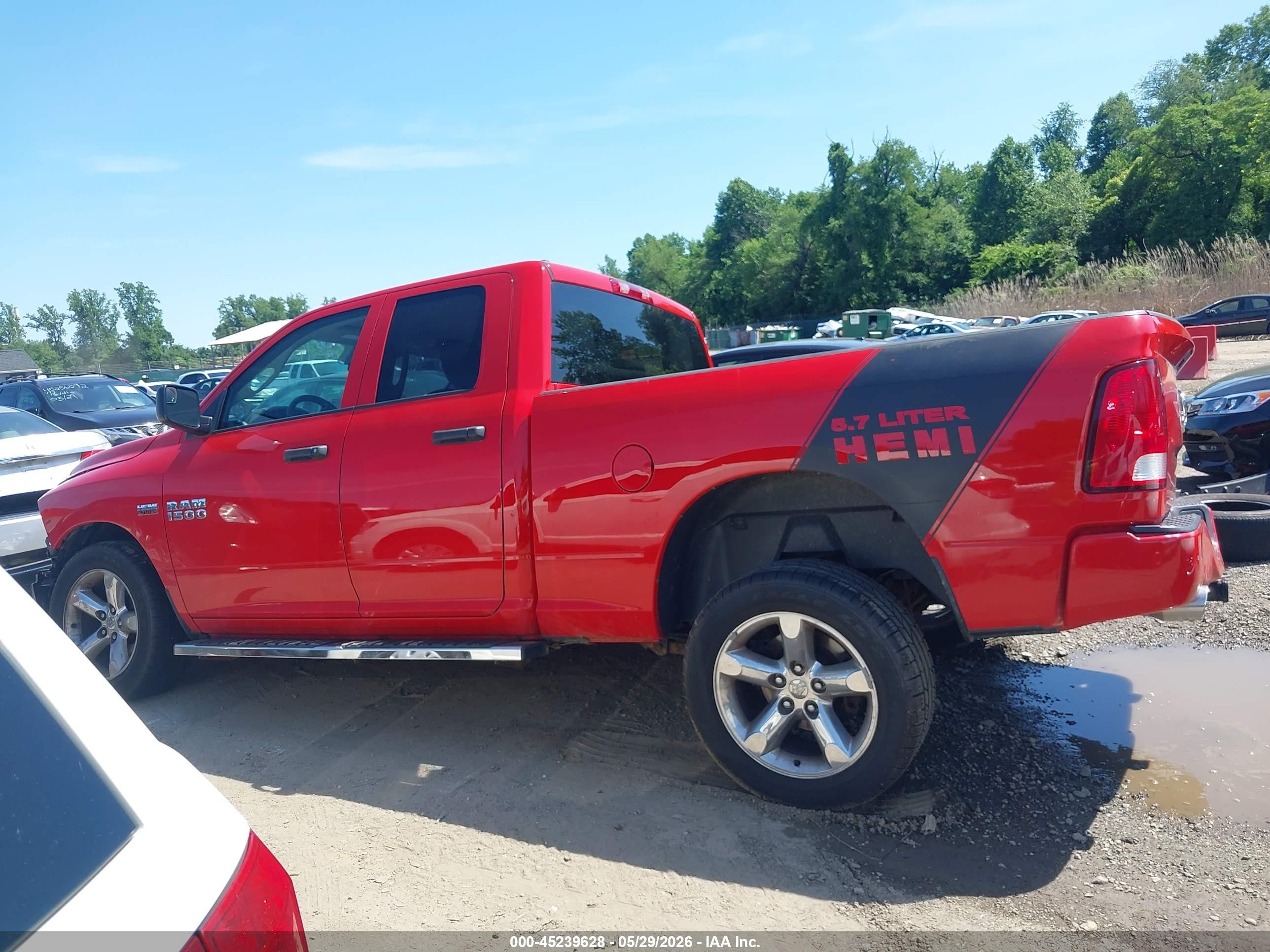 2017 Ram 1500 Express  4x4 6'4 Box Red vin: 1C6RR7FT3HS813914