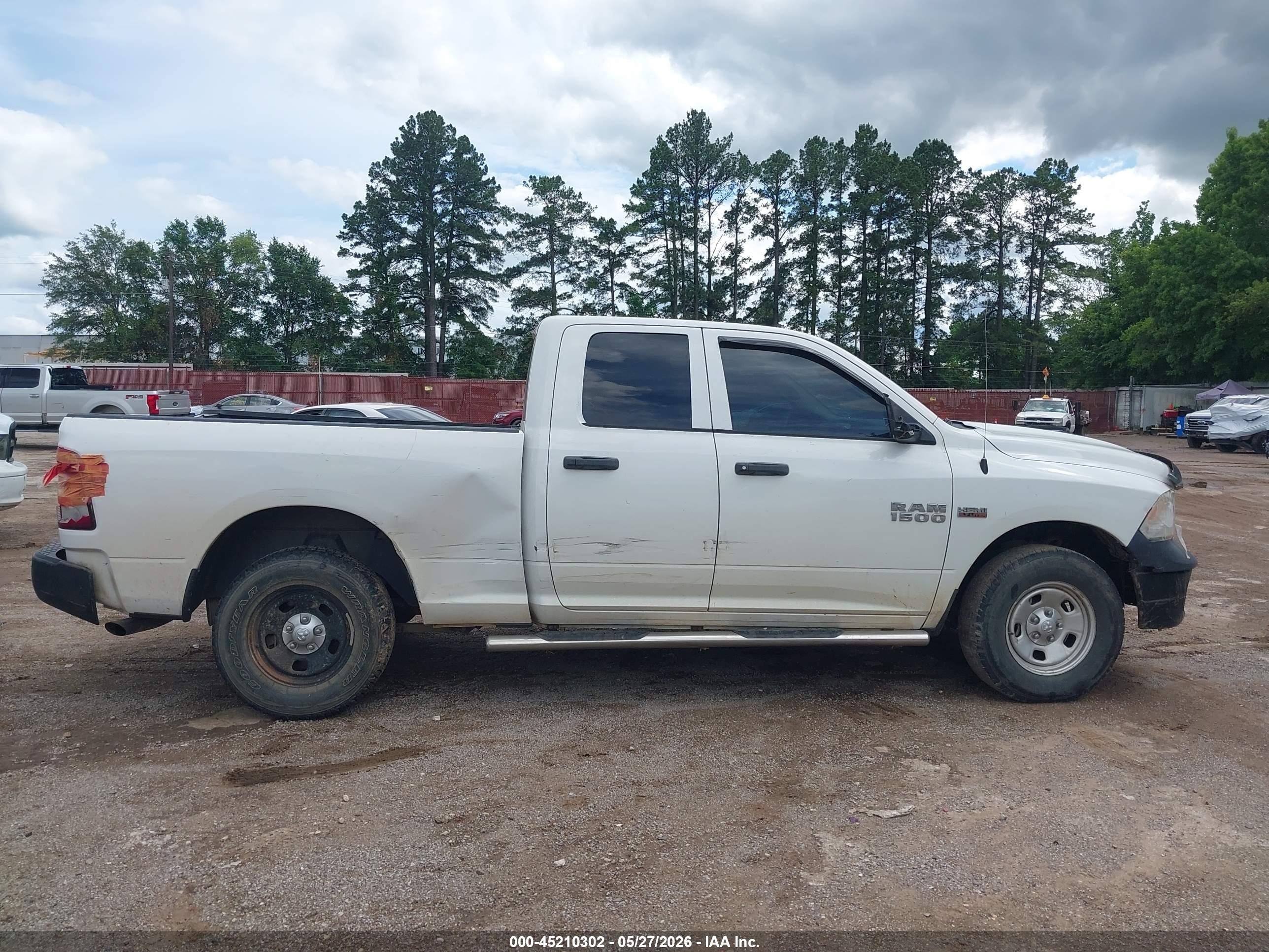 2016 Ram 1500 White vin: 1C6RR7FT4GS337221