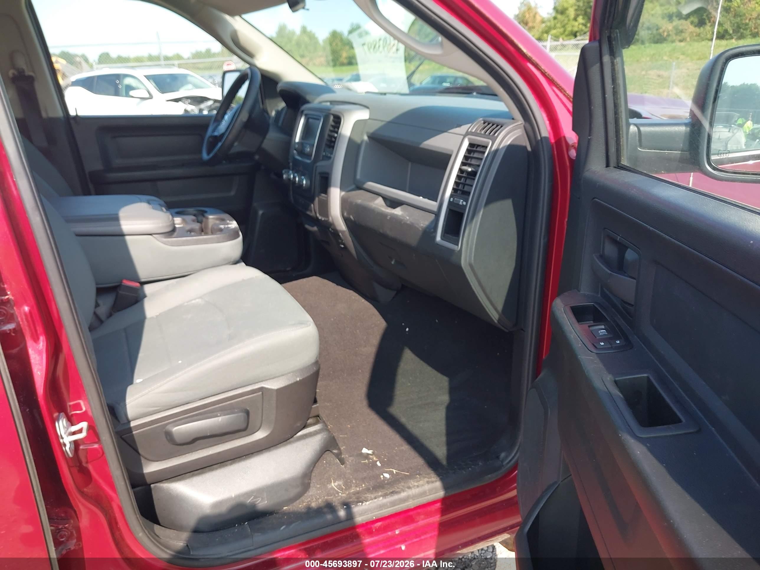 2015 Ram 1500 Express Red vin: 1C6RR7FT5FS696477