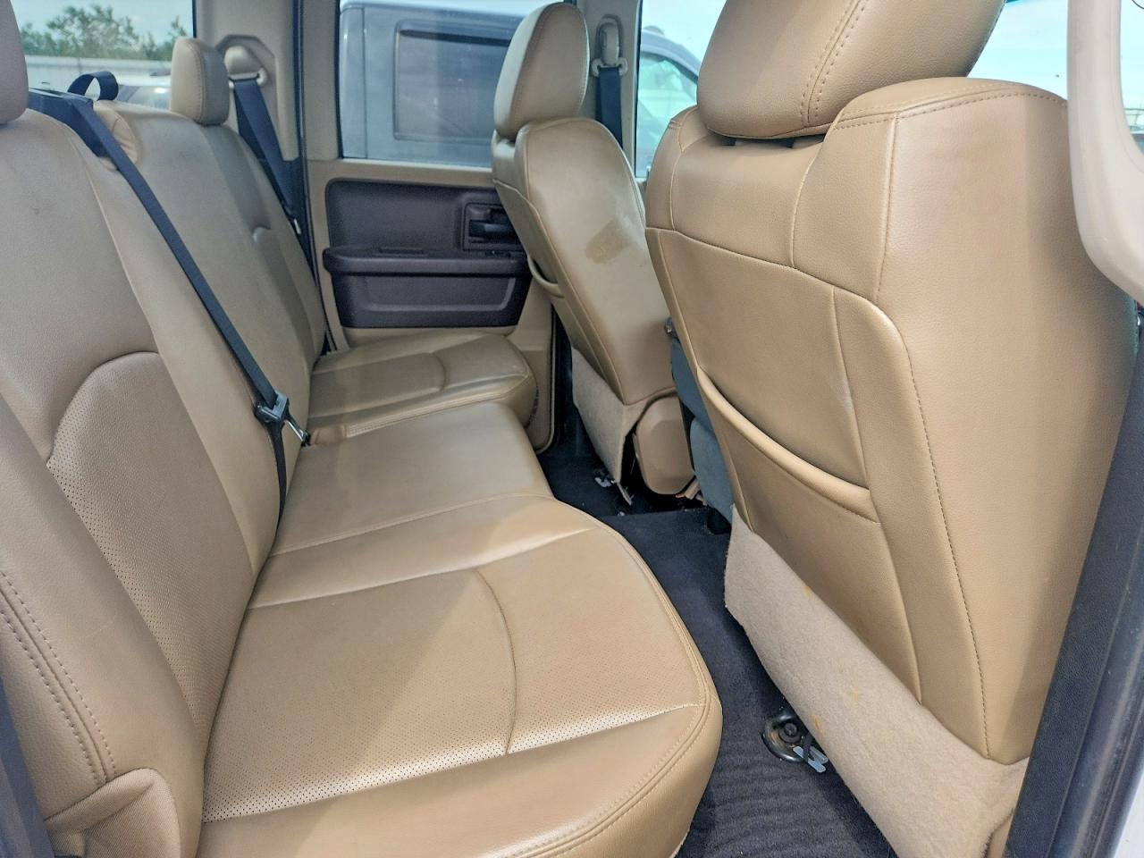 2014 Ram 1500 St Белый vin: 1C6RR7FT6ES103465