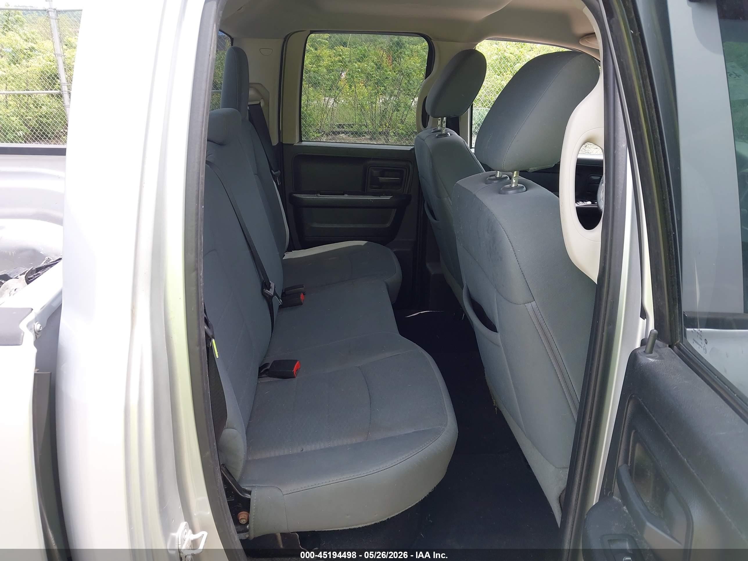 2013 Ram 1500 Express Серебряный vin: 1C6RR7FT8DS520584