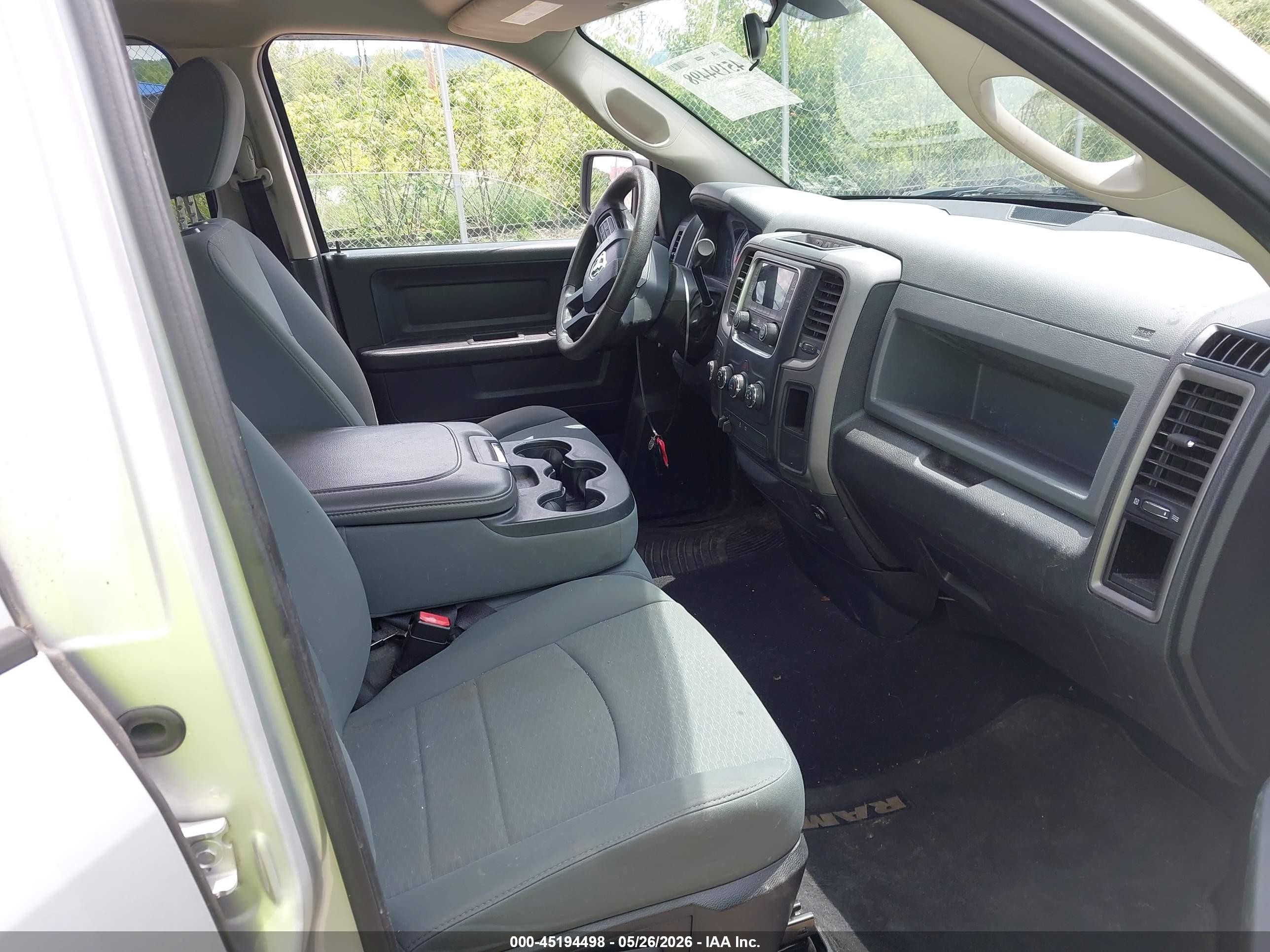 2013 Ram 1500 Express Серебряный vin: 1C6RR7FT8DS520584