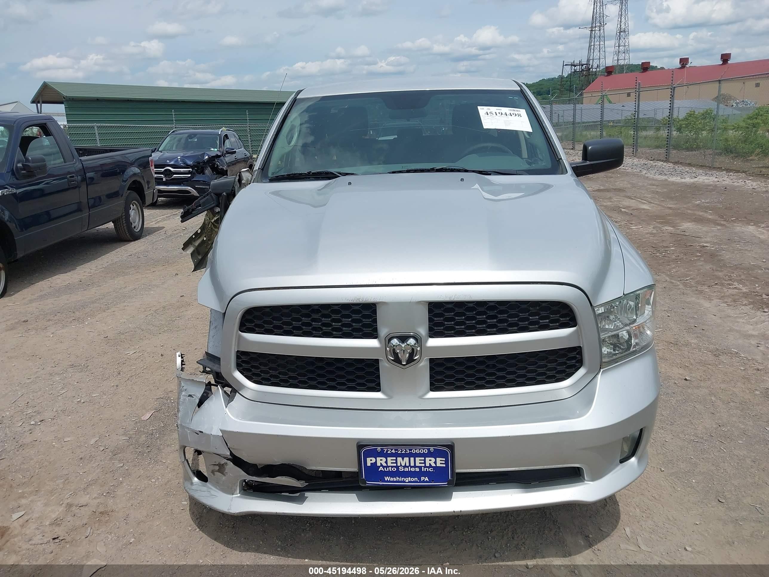 2013 Ram 1500 Express Серебряный vin: 1C6RR7FT8DS520584