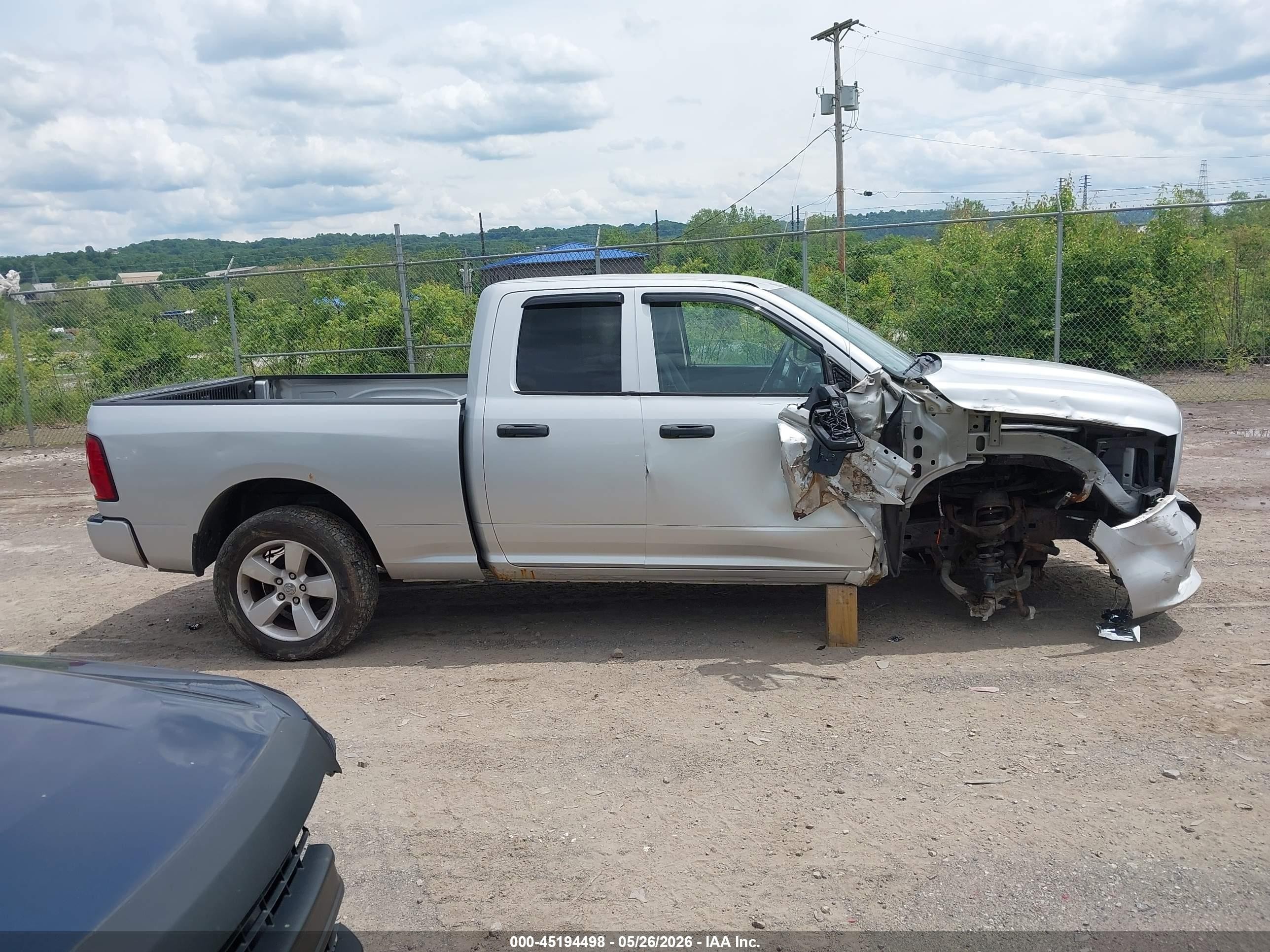 2013 Ram 1500 Express Серебряный vin: 1C6RR7FT8DS520584