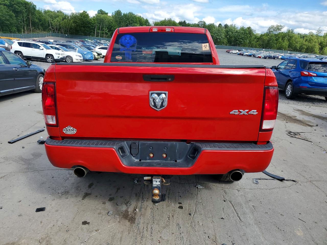 2015 Ram 1500 St Red vin: 1C6RR7FT9FS617862