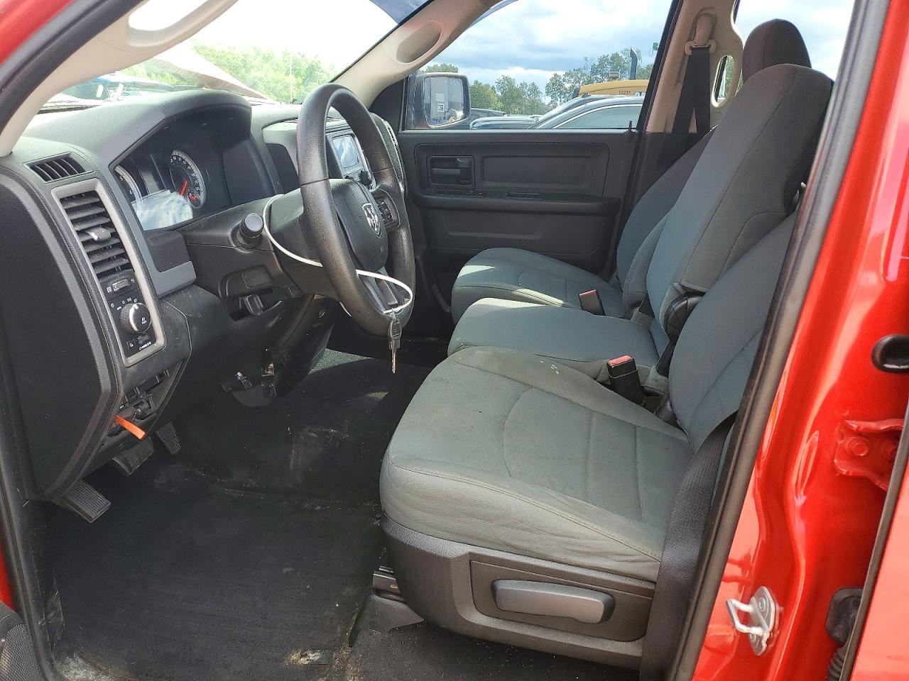 2015 Ram 1500 St Red vin: 1C6RR7FT9FS617862