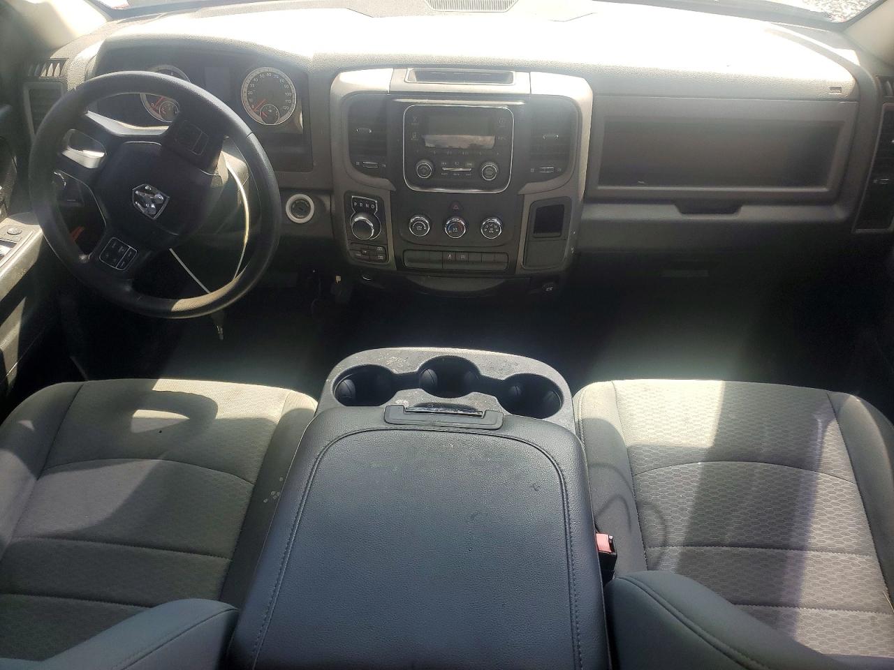 2015 Ram 1500 St Red vin: 1C6RR7FT9FS617862