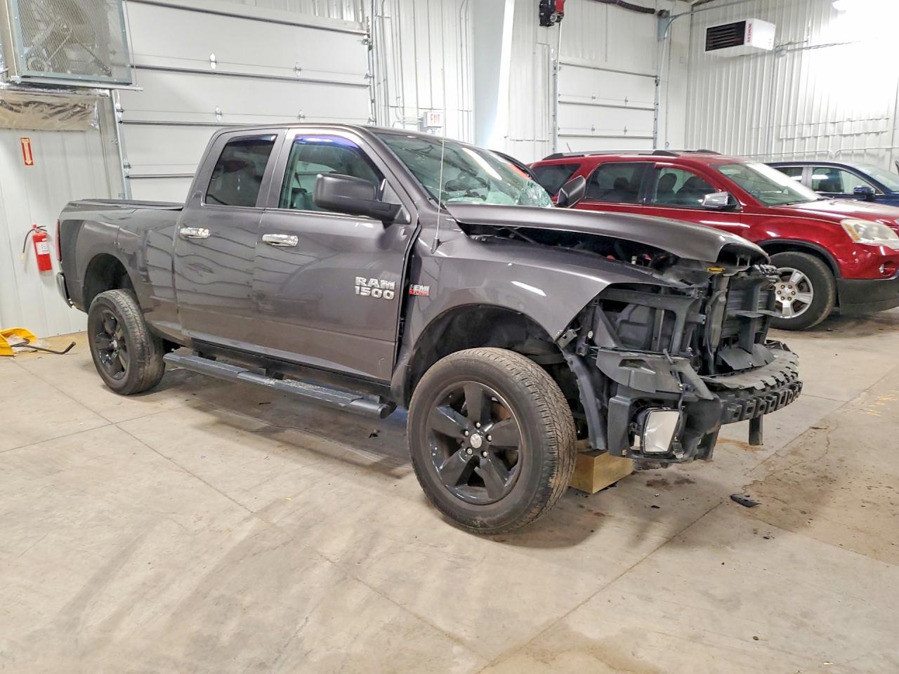 2015 Ram 1500 St Серый vin: 1C6RR7FT9FS705021