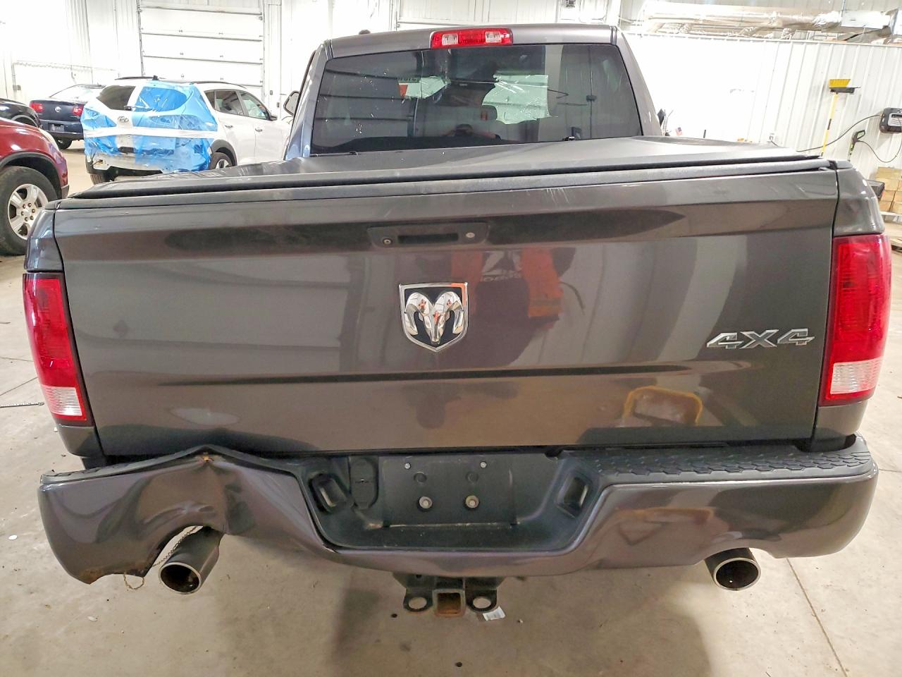 2015 Ram 1500 St Серый vin: 1C6RR7FT9FS705021