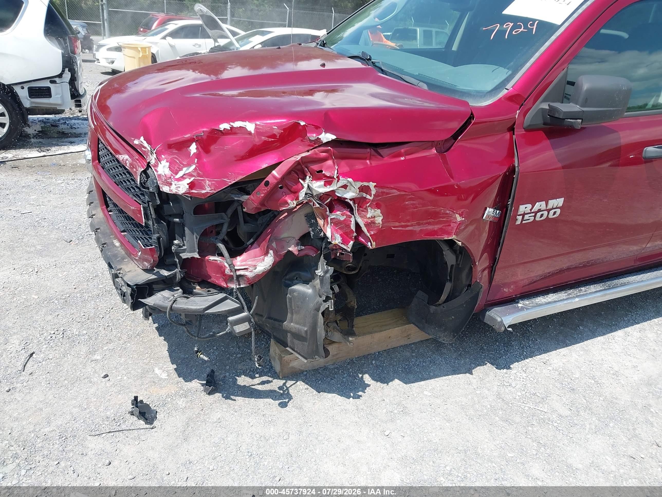 2015 Ram 1500 Express Burgundy vin: 1C6RR7FTXFS648408
