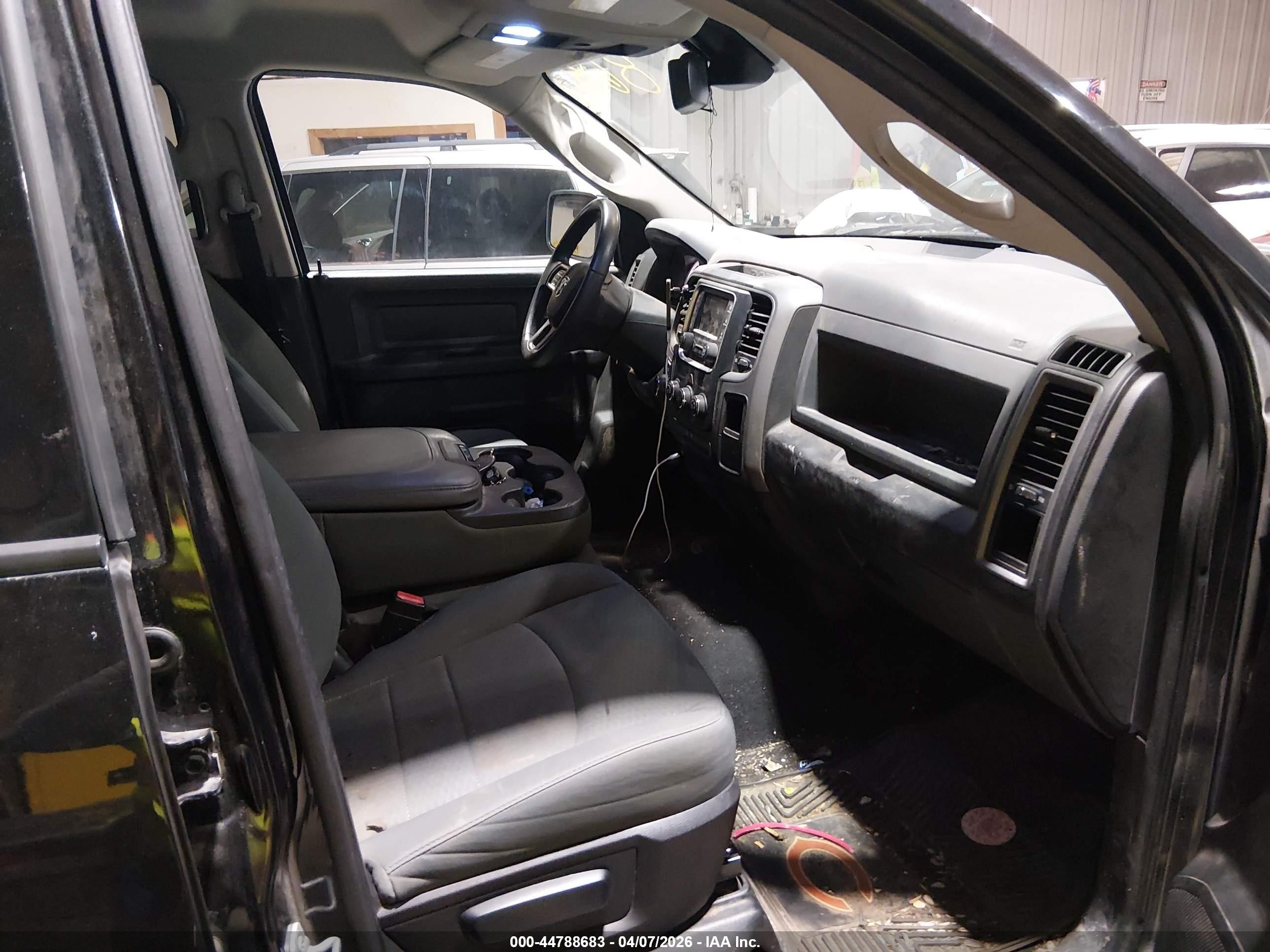 2015 Ram 1500 Express Черный vin: 1C6RR7FTXFS694546