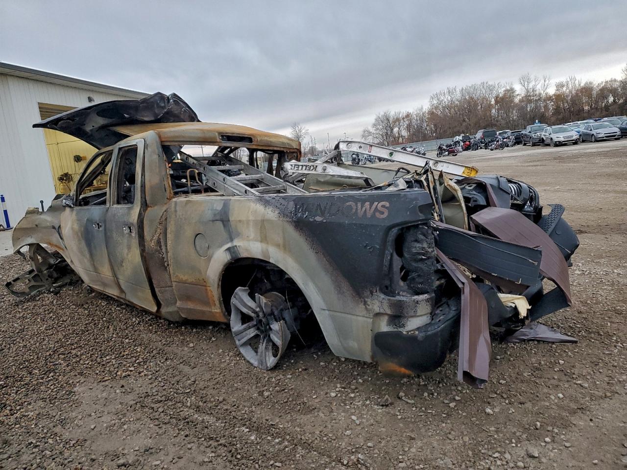 2022 Ram 1500 Classic Slt Burn vin: 1C6RR7GG1NS165826