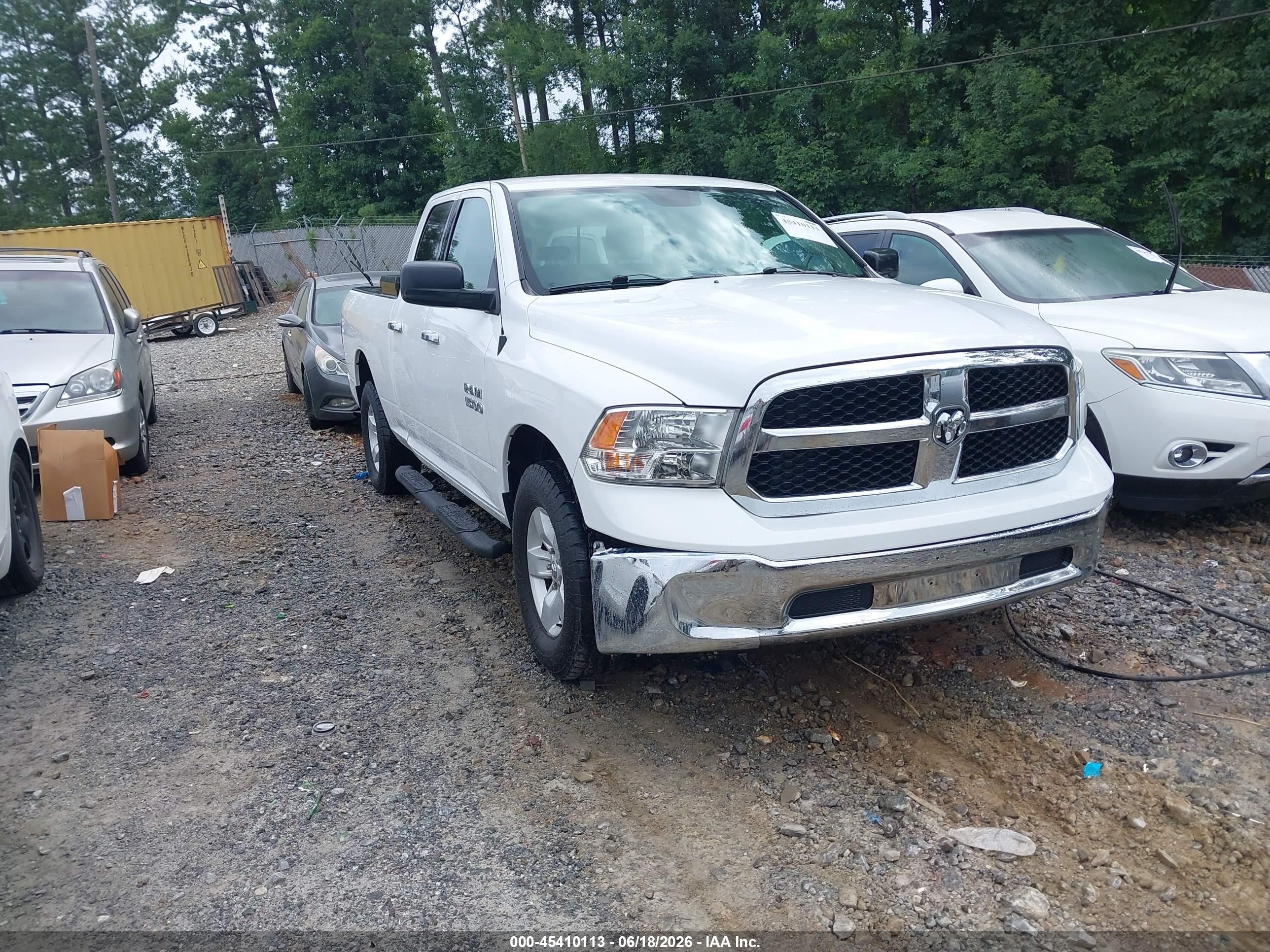 2018 Ram 1500 Slt  4x4 6'4 Box Белый vin: 1C6RR7GG5JS120639