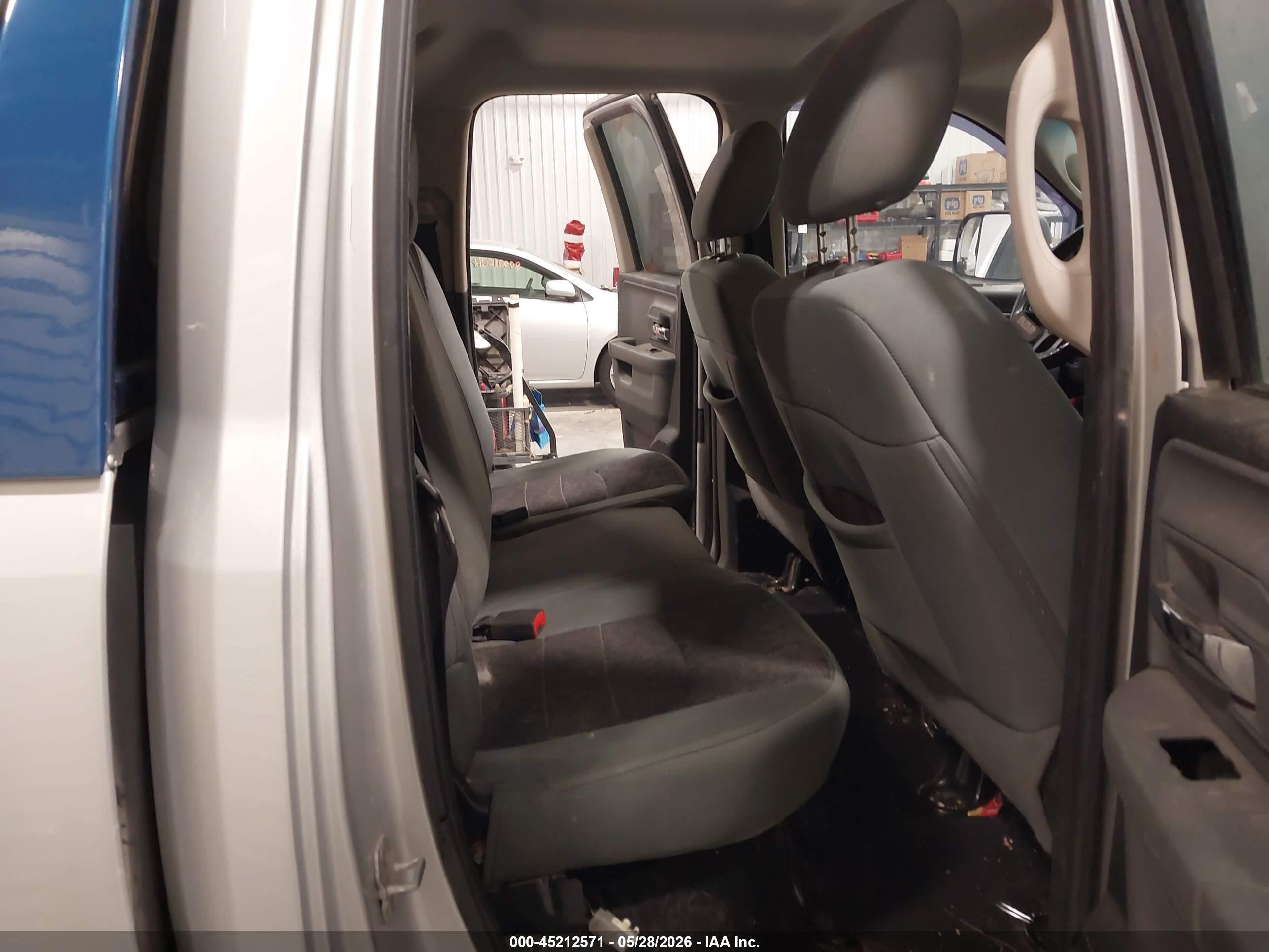 2014 Ram 1500 Big Horn Silver vin: 1C6RR7GT0ES325174
