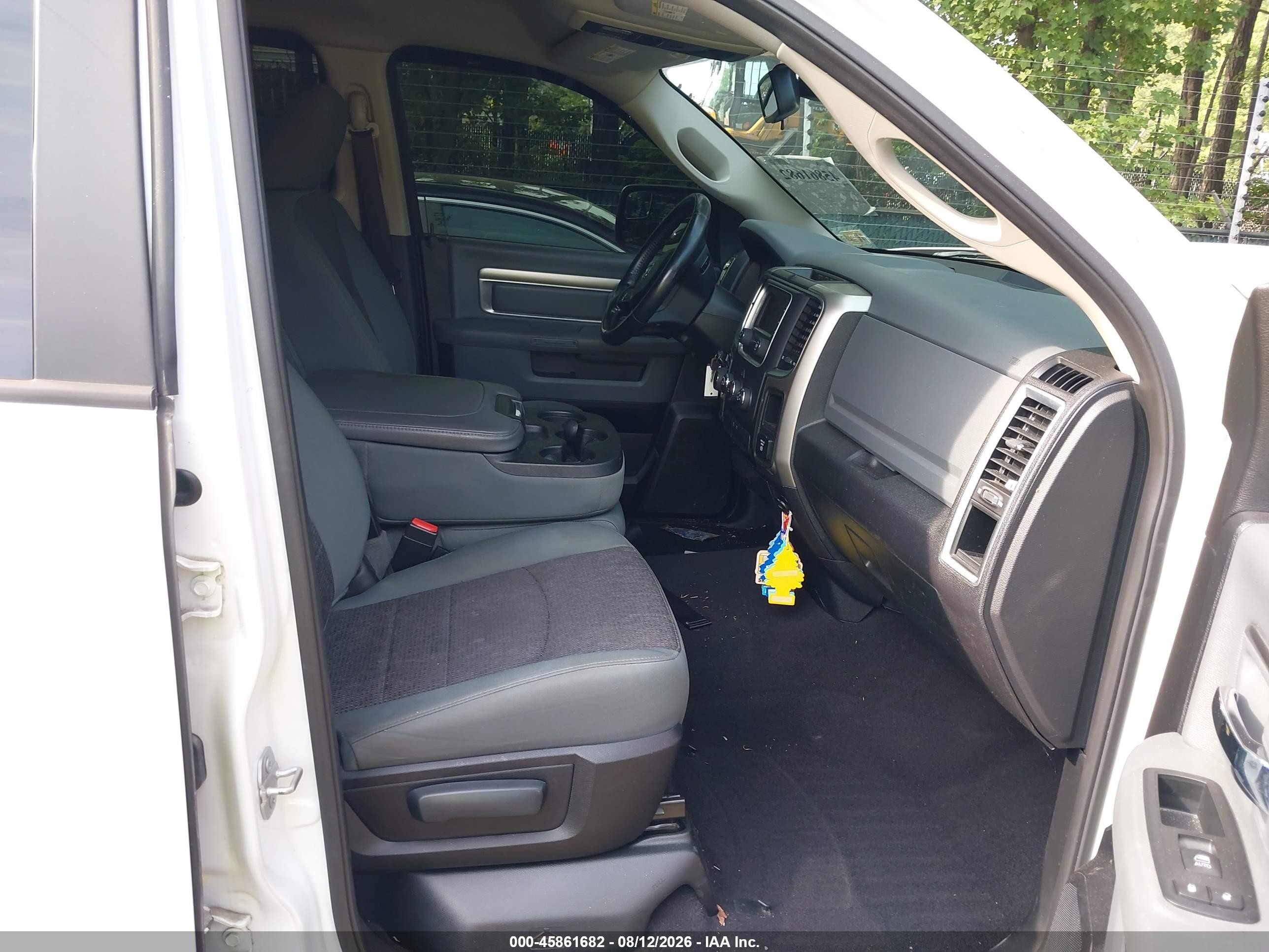 2015 Ram 1500 Big Horn Белый vin: 1C6RR7GT6FS764221