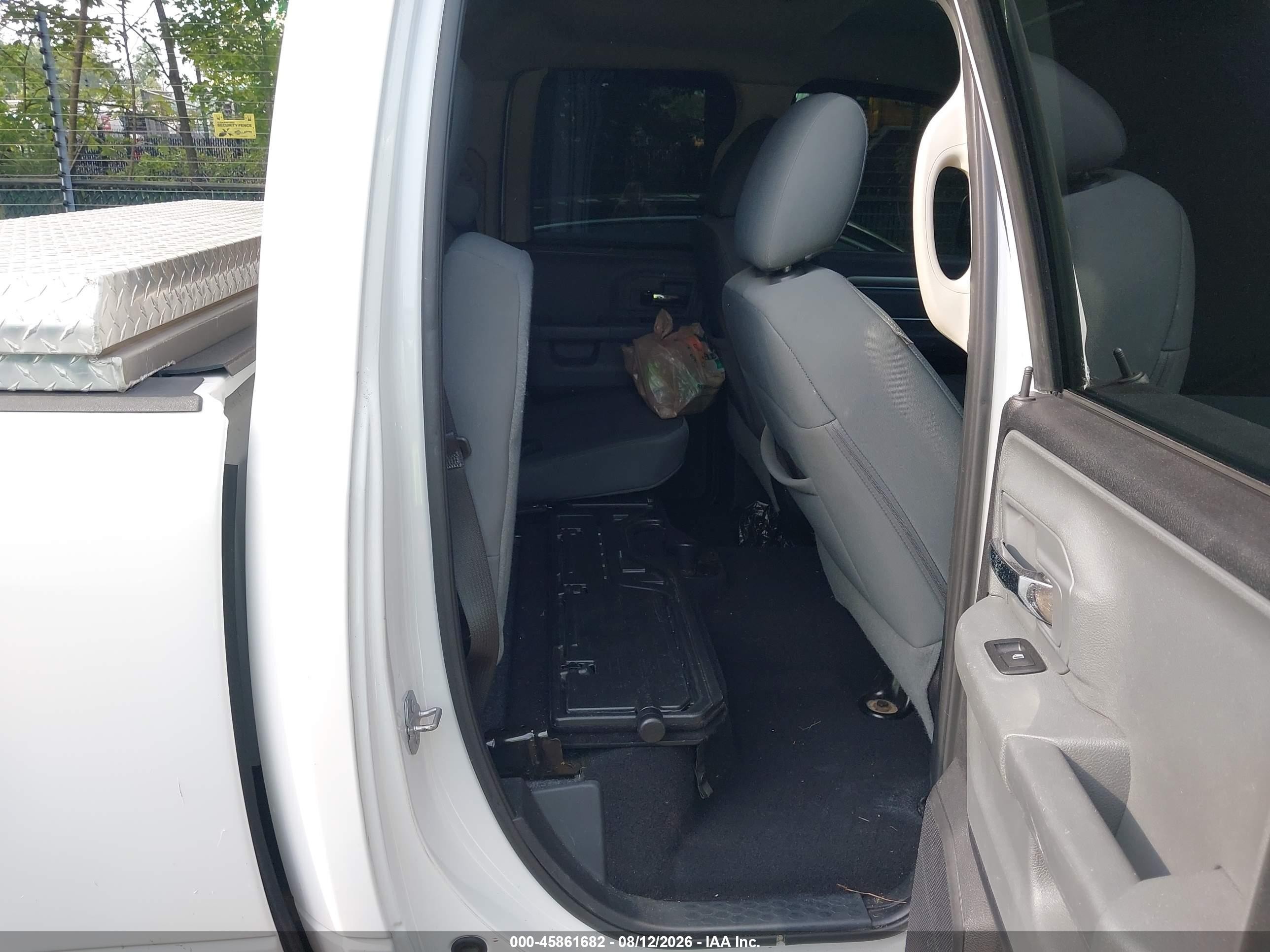 2015 Ram 1500 Big Horn Белый vin: 1C6RR7GT6FS764221