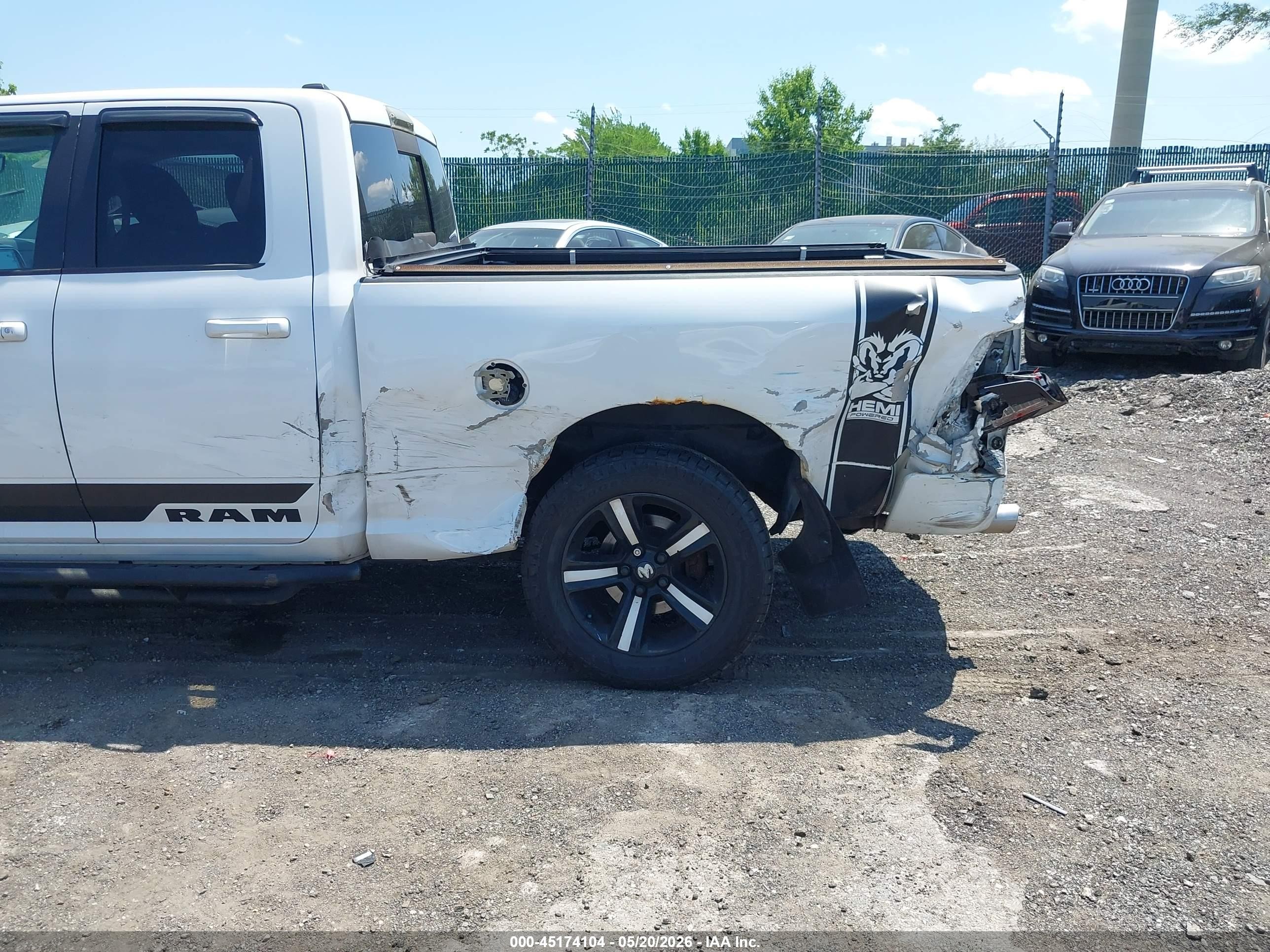 2014 Ram 1500 Sport White vin: 1C6RR7HT8ES299714