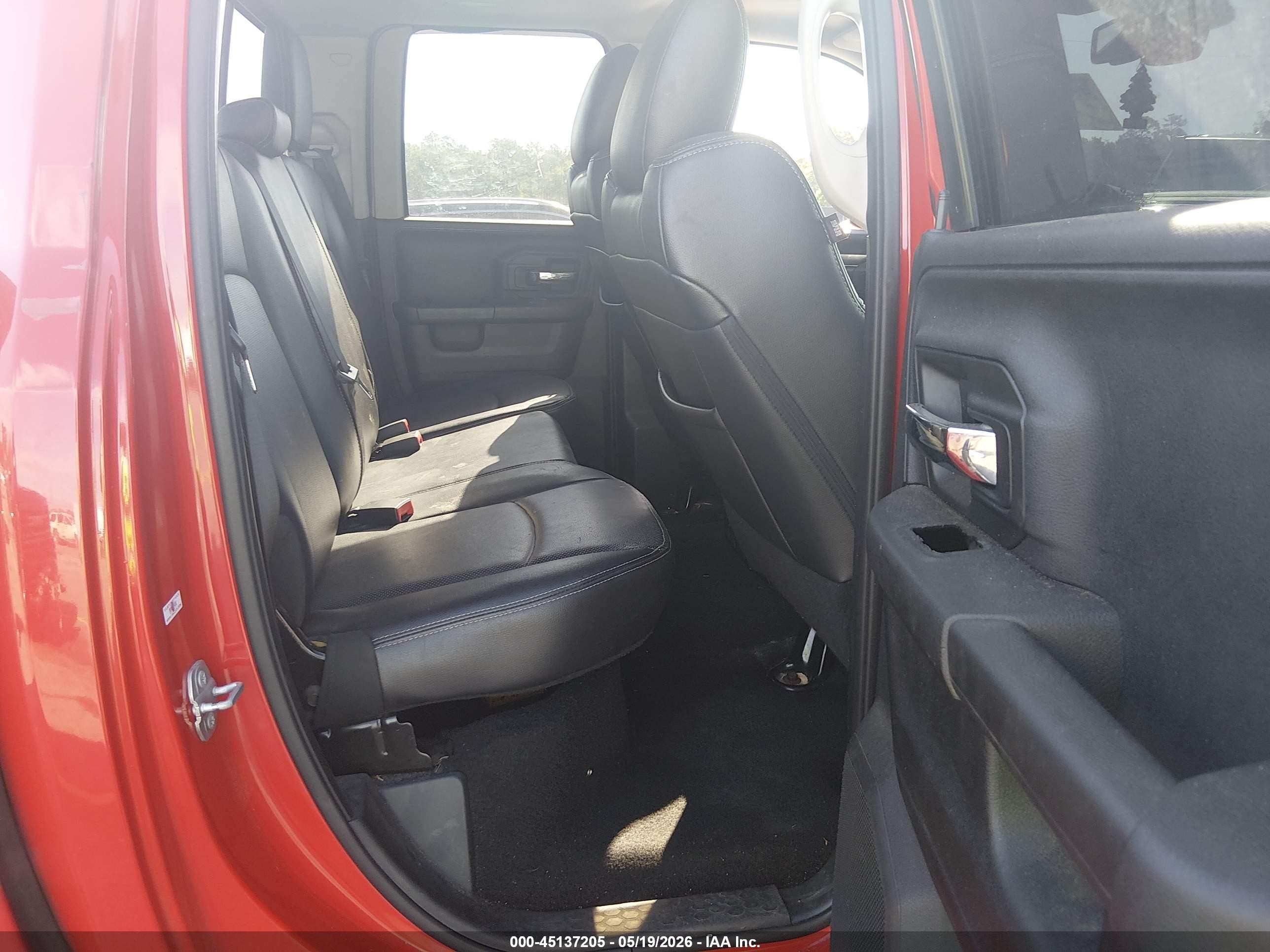 2015 Ram 1500 Sport Red vin: 1C6RR7HT8FS741585