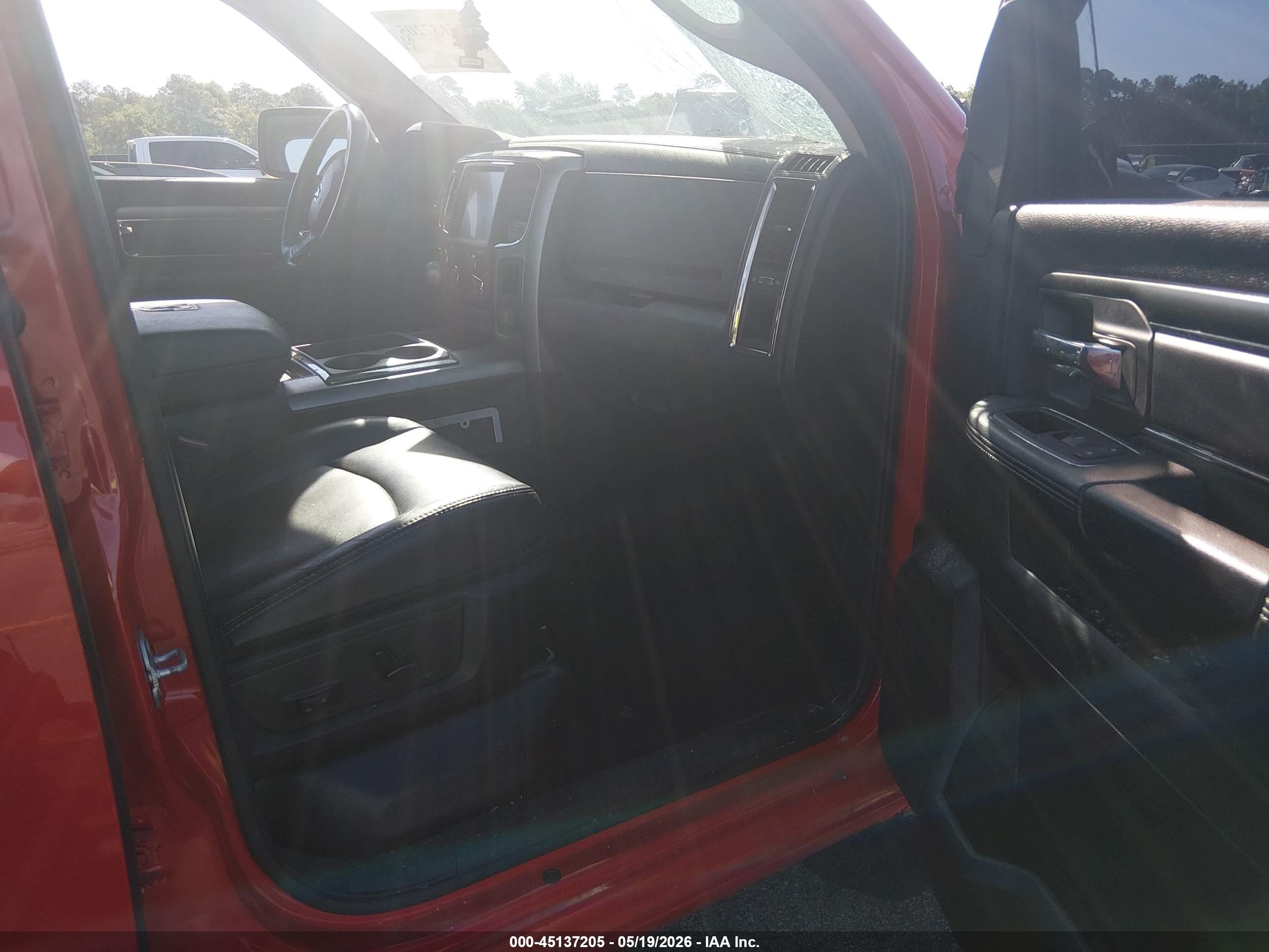 2015 Ram 1500 Sport Red vin: 1C6RR7HT8FS741585