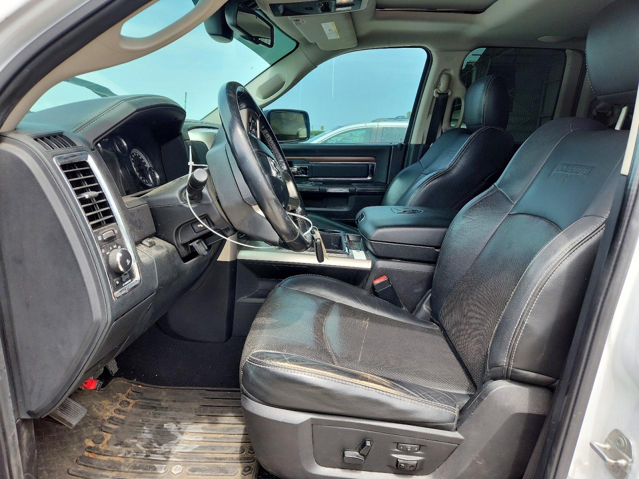 2014 Ram 1500 Laramie White vin: 1C6RR7JM7ES475252