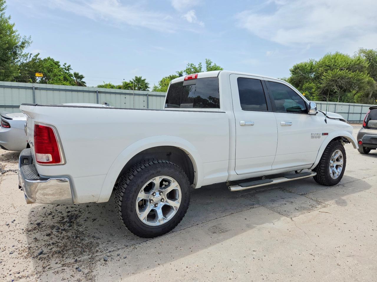 2014 Ram 1500 Laramie White vin: 1C6RR7JM7ES475252