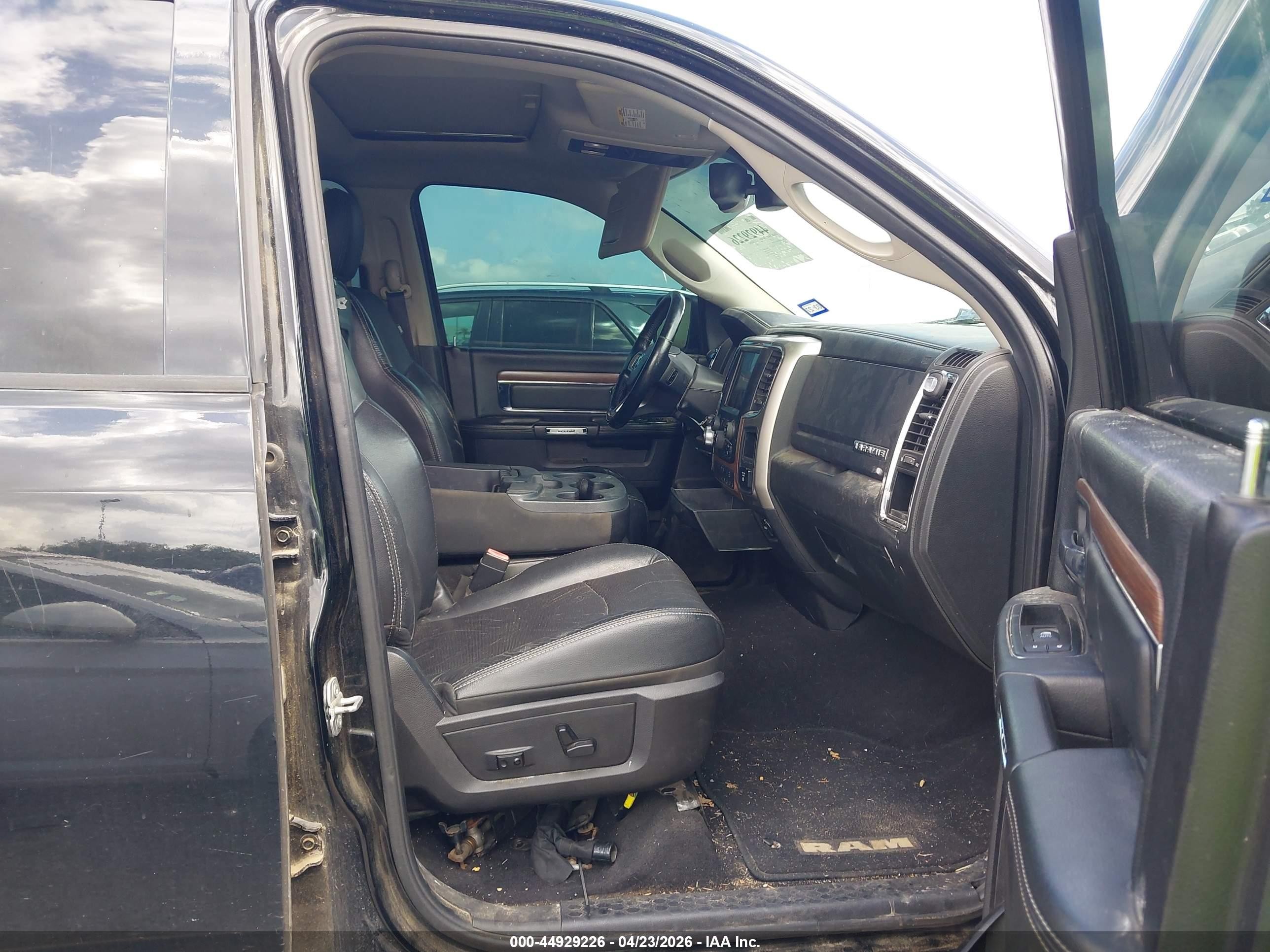 2015 Ram 1500 Laramie Black vin: 1C6RR7JM7FS572498