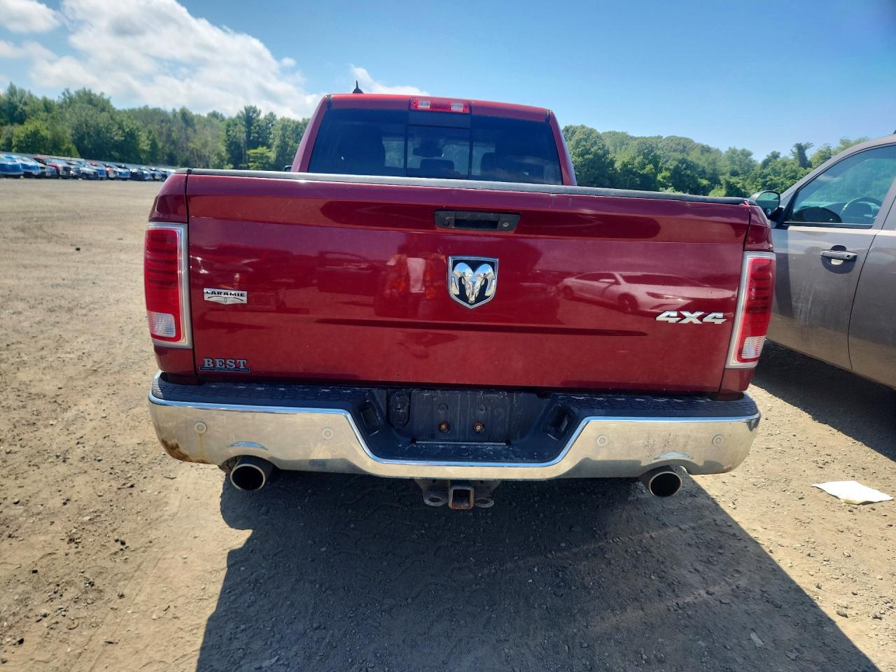 2015 Ram 1500 Laramie Red vin: 1C6RR7JT4FS602855