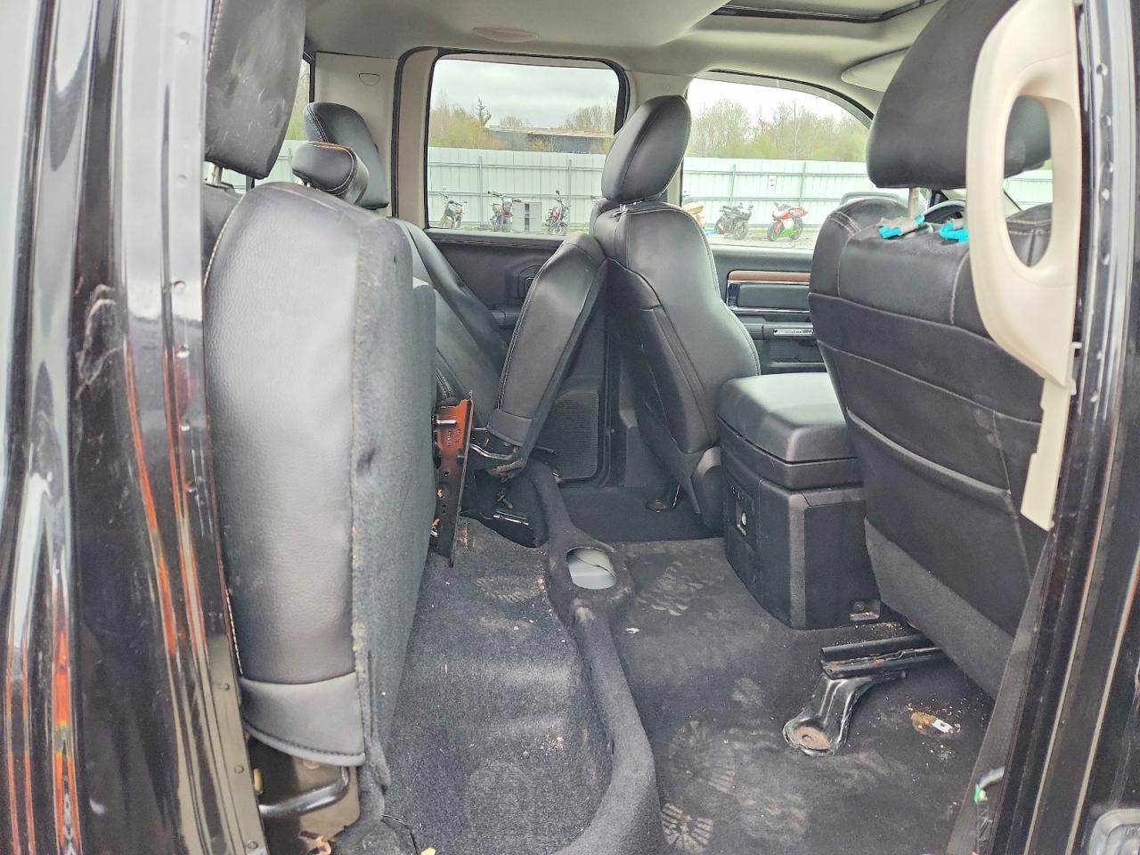2016 Ram 1500 Laramie Black vin: 1C6RR7JT7GS328536