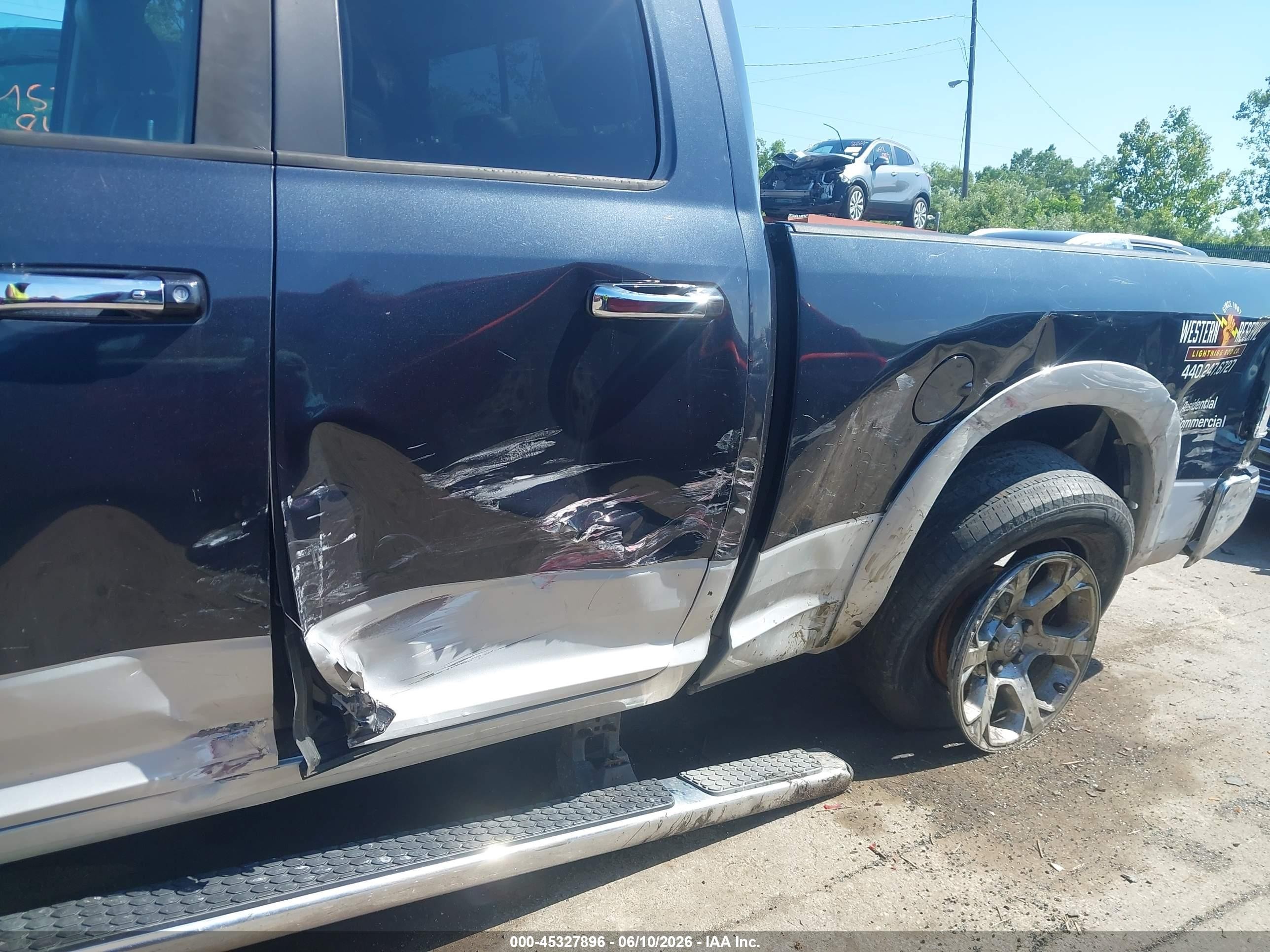 2015 Ram 1500 Laramie Gray vin: 1C6RR7JTXFS573801