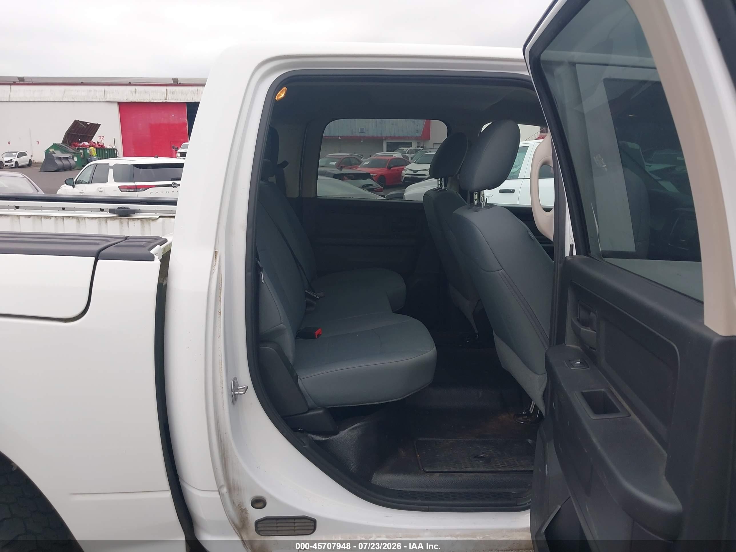 2018 Ram 1500 Tradesman  4x4 5'7 Box White vin: 1C6RR7KG0JS297266