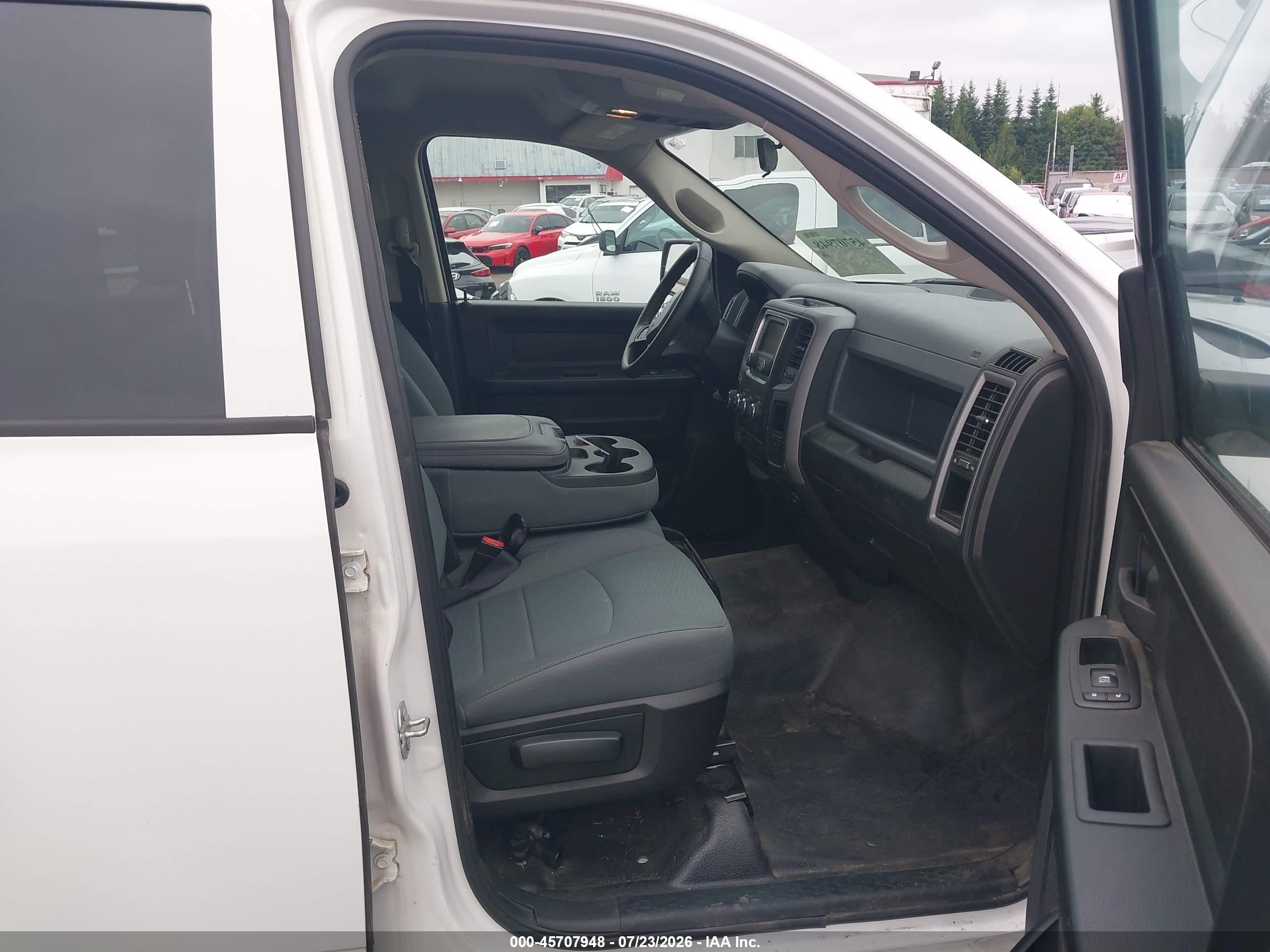 2018 Ram 1500 Tradesman  4x4 5'7 Box White vin: 1C6RR7KG0JS297266