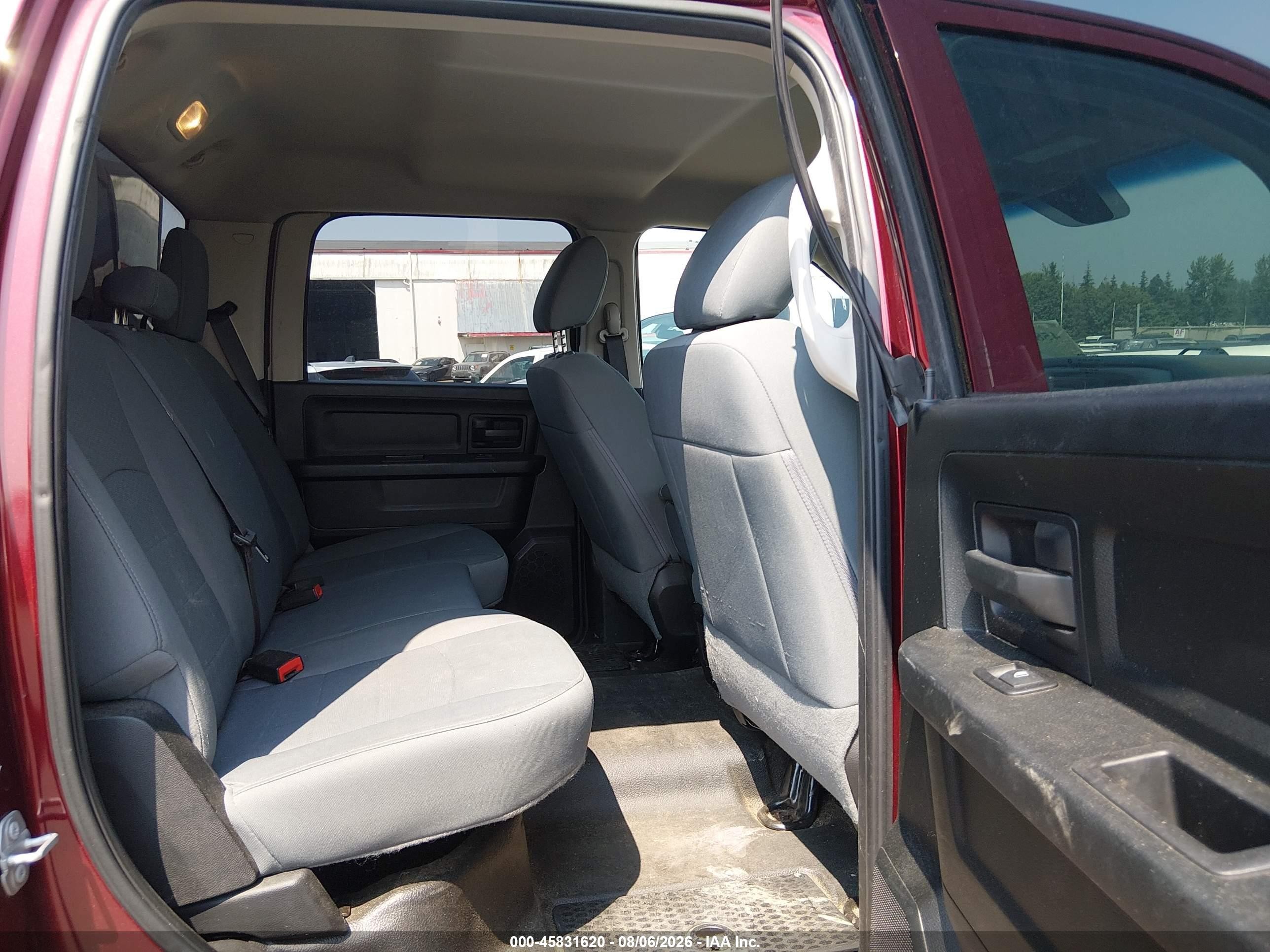 2018 Ram 1500 Tradesman  4x4 5'7 Box Silver vin: 1C6RR7KG1JS106163