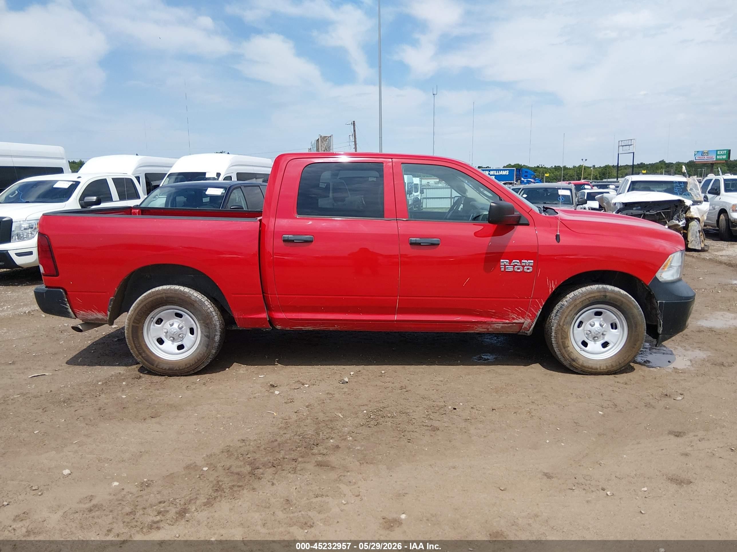 2016 Ram 1500 Tradesman Red vin: 1C6RR7KG5GS362525