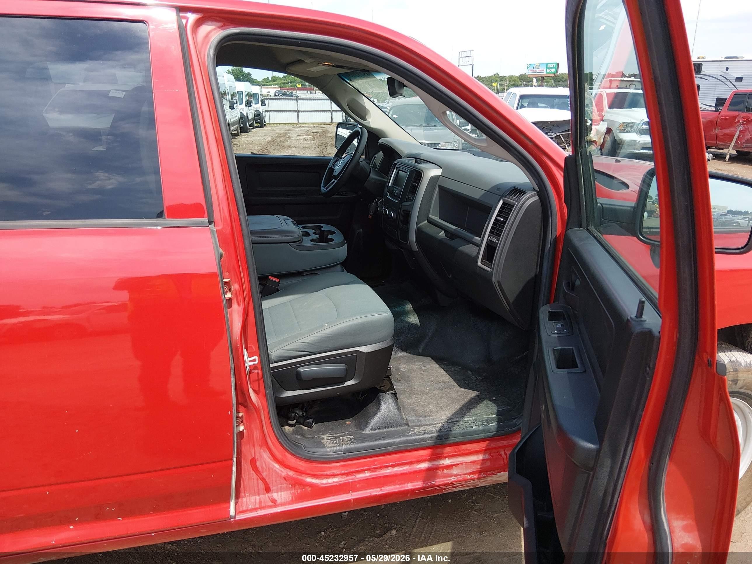 2016 Ram 1500 Tradesman Red vin: 1C6RR7KG5GS362525