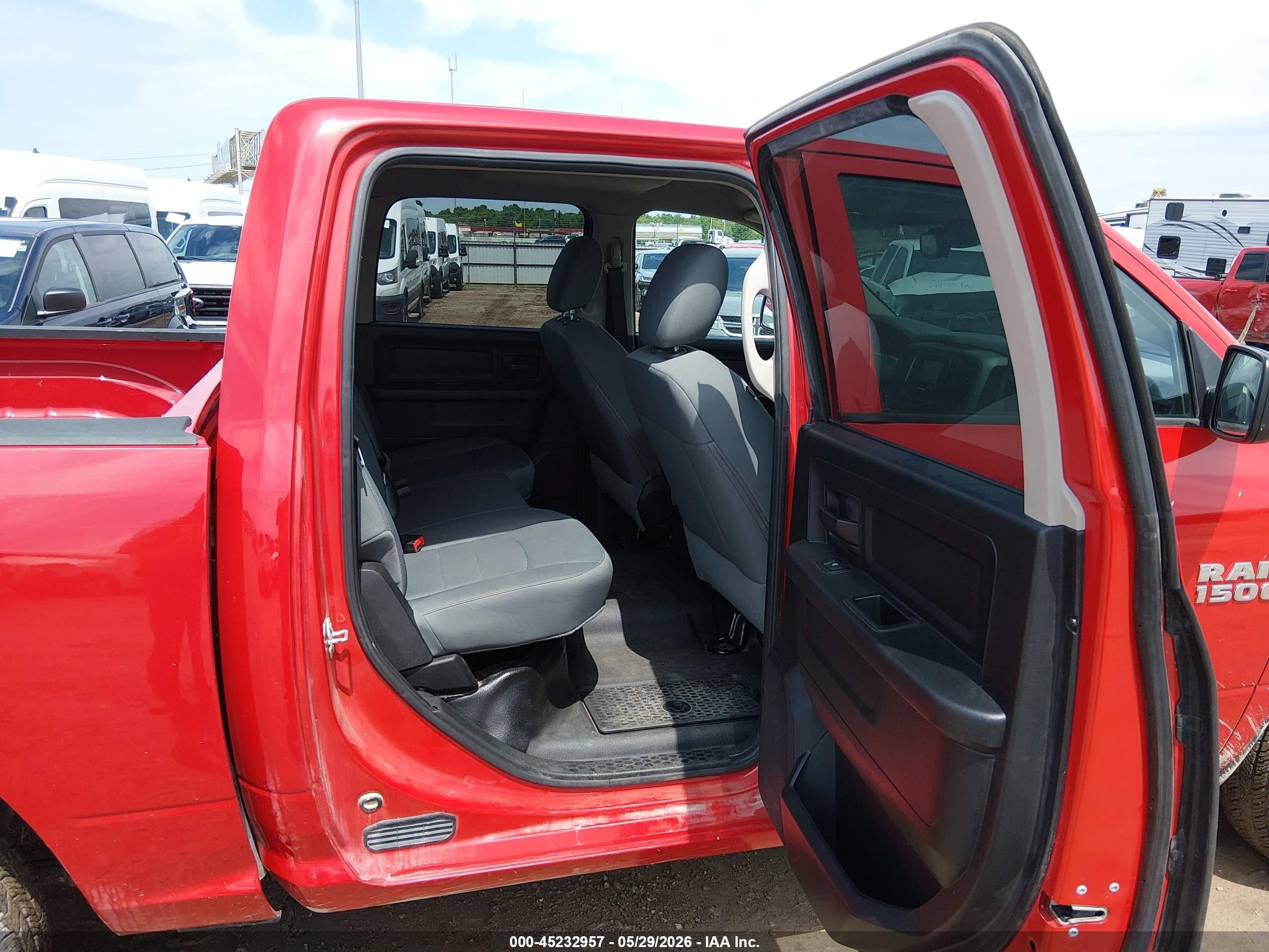 2016 Ram 1500 Tradesman Red vin: 1C6RR7KG5GS362525