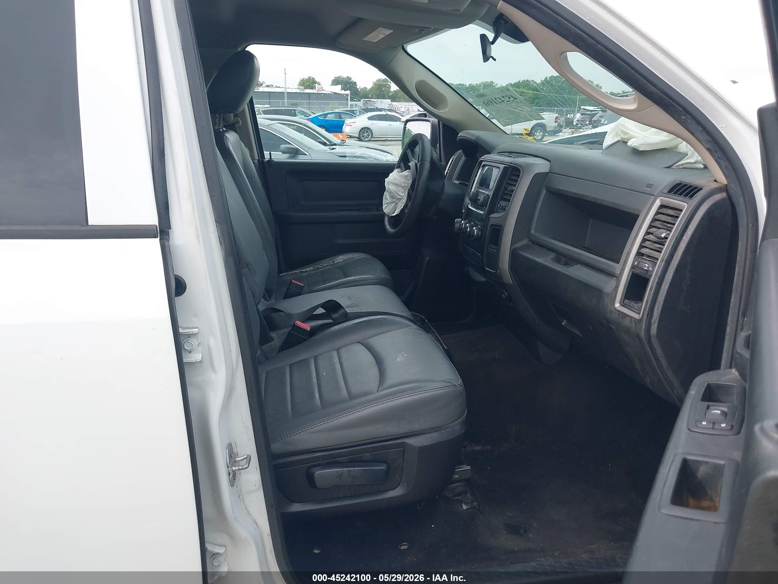2015 Ram 1500 Express Белый vin: 1C6RR7KG7FS699065