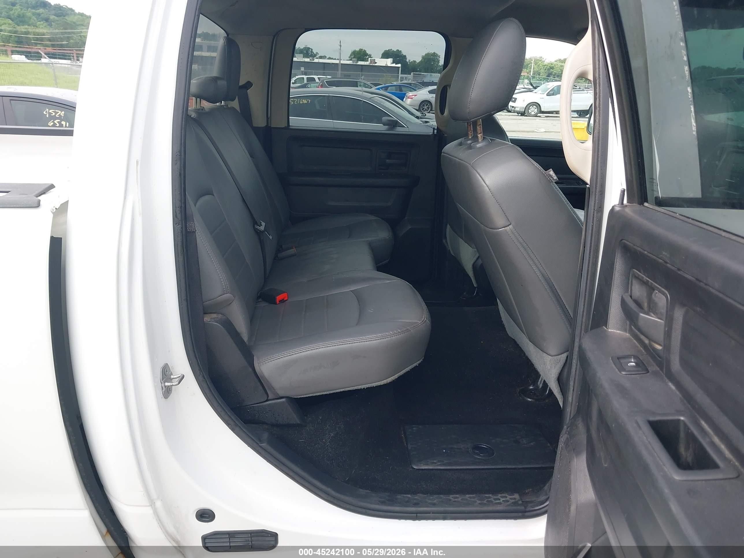 2015 Ram 1500 Express Белый vin: 1C6RR7KG7FS699065