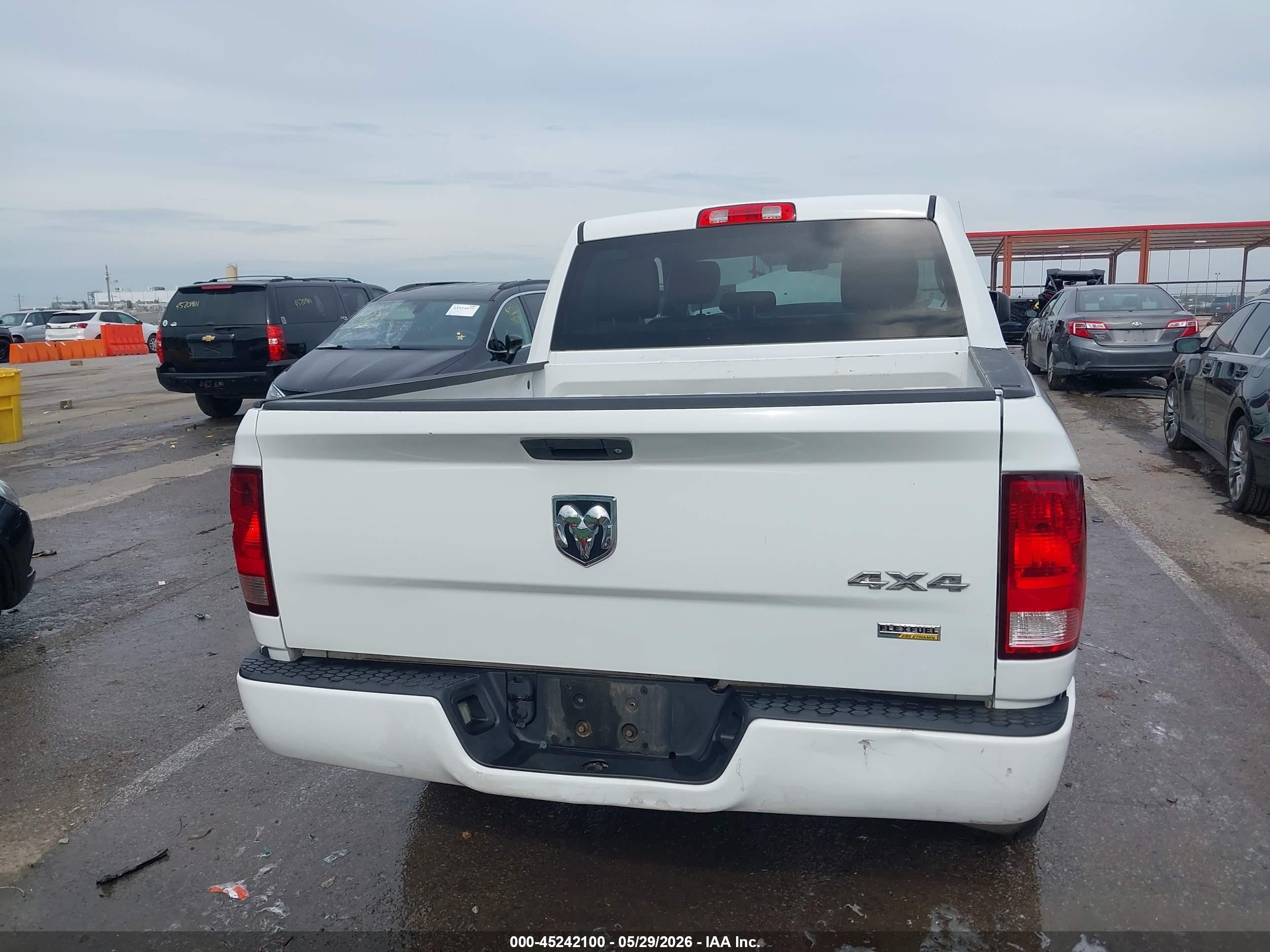 2015 Ram 1500 Express Белый vin: 1C6RR7KG7FS699065